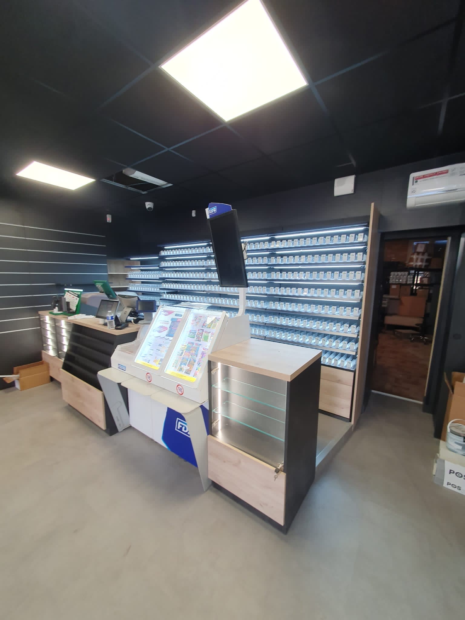 Agencement Bar Tabac Aéroport — Tabac & Presse — Photo 8 —  Auxerre (89)