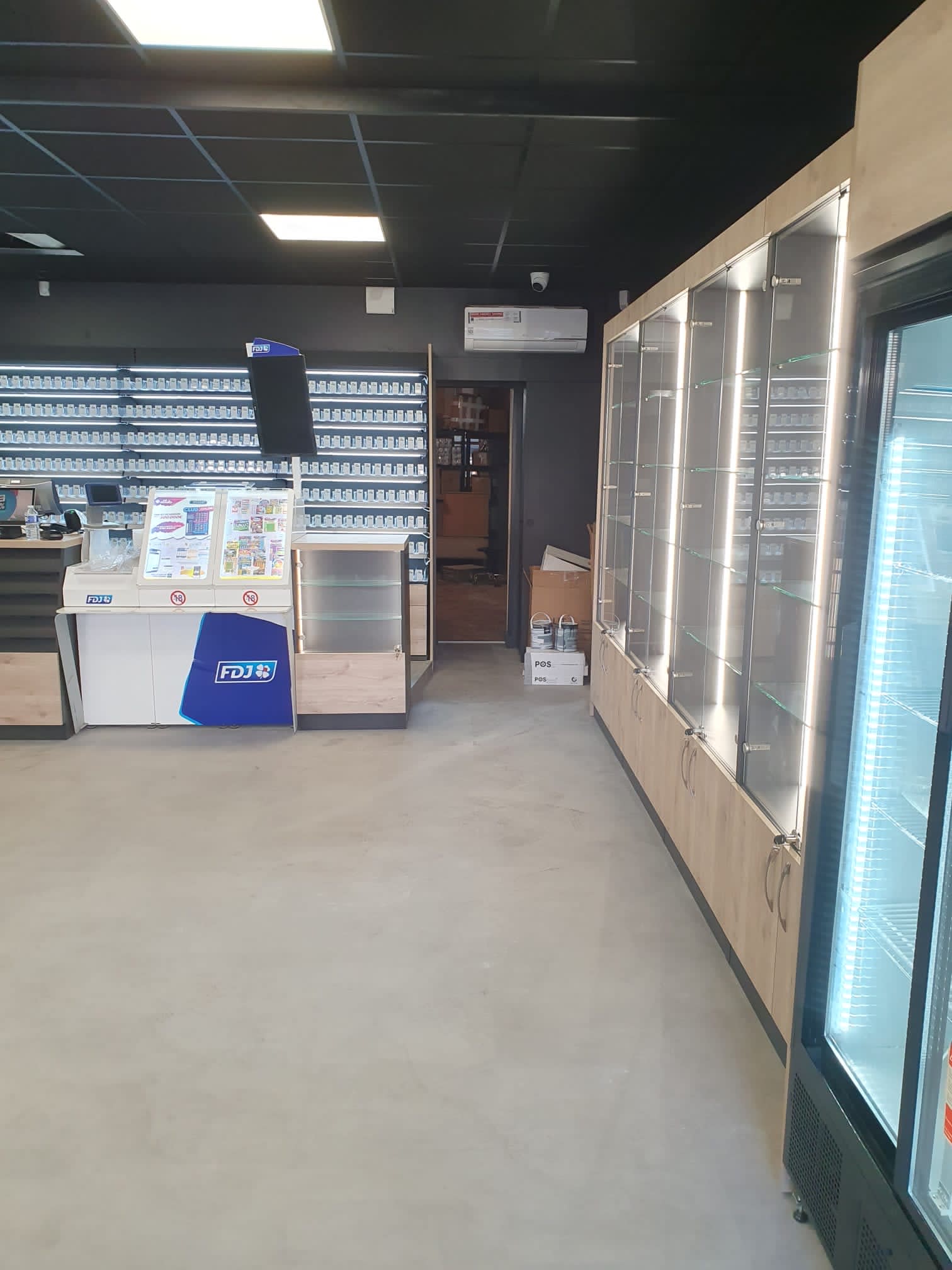 Agencement Bar Tabac Aéroport — Tabac & Presse — Photo 9 —  Auxerre (89)