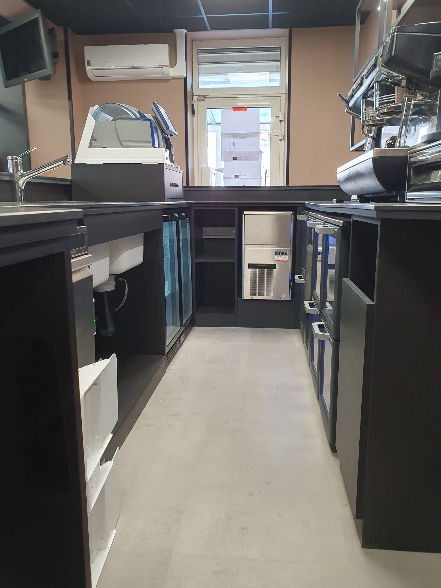 Agencement Bar Tabac Aéroport — Tabac & Presse — Photo 10 —  Auxerre (89)