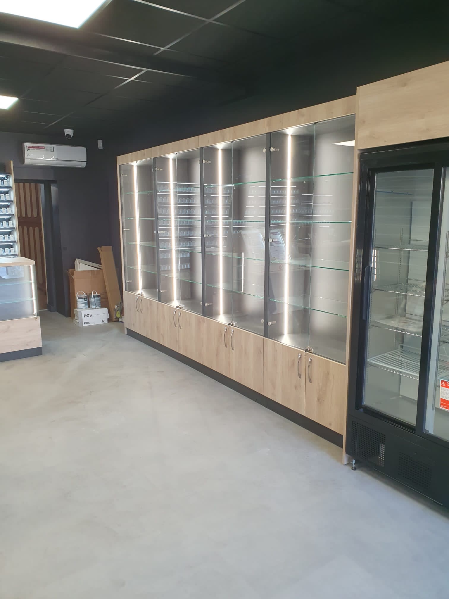 Agencement Bar Tabac Aéroport — Tabac & Presse — Photo 11 —  Auxerre (89)