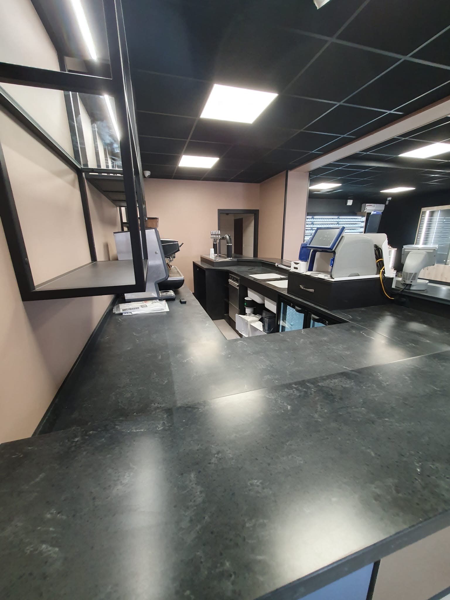 Agencement Bar Tabac Aéroport — Tabac & Presse — Photo 15 —  Auxerre (89)