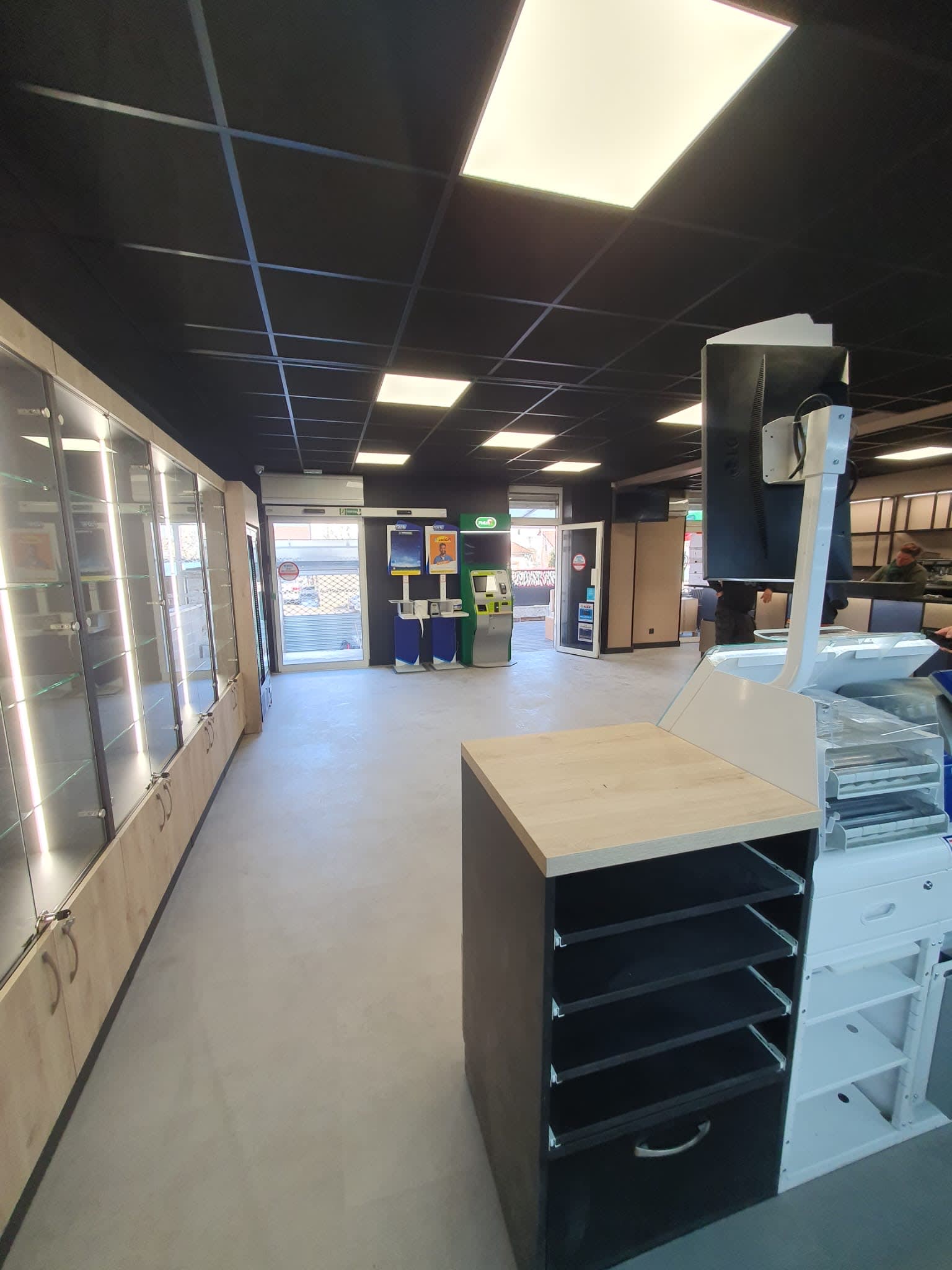 Agencement Bar Tabac Aéroport — Tabac & Presse — Photo 17 —  Auxerre (89)