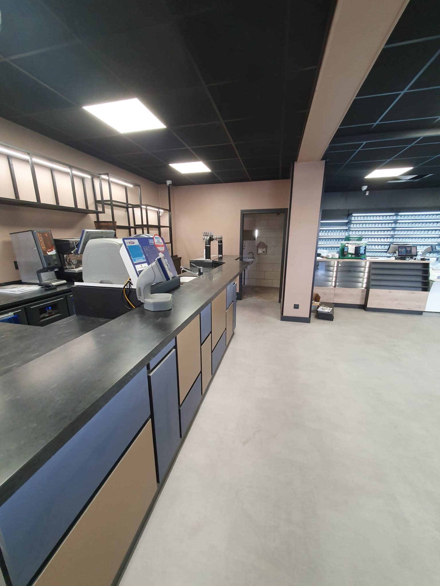 Agencement Bar Tabac Aéroport — Tabac & Presse — Photo 20 —  Auxerre (89)