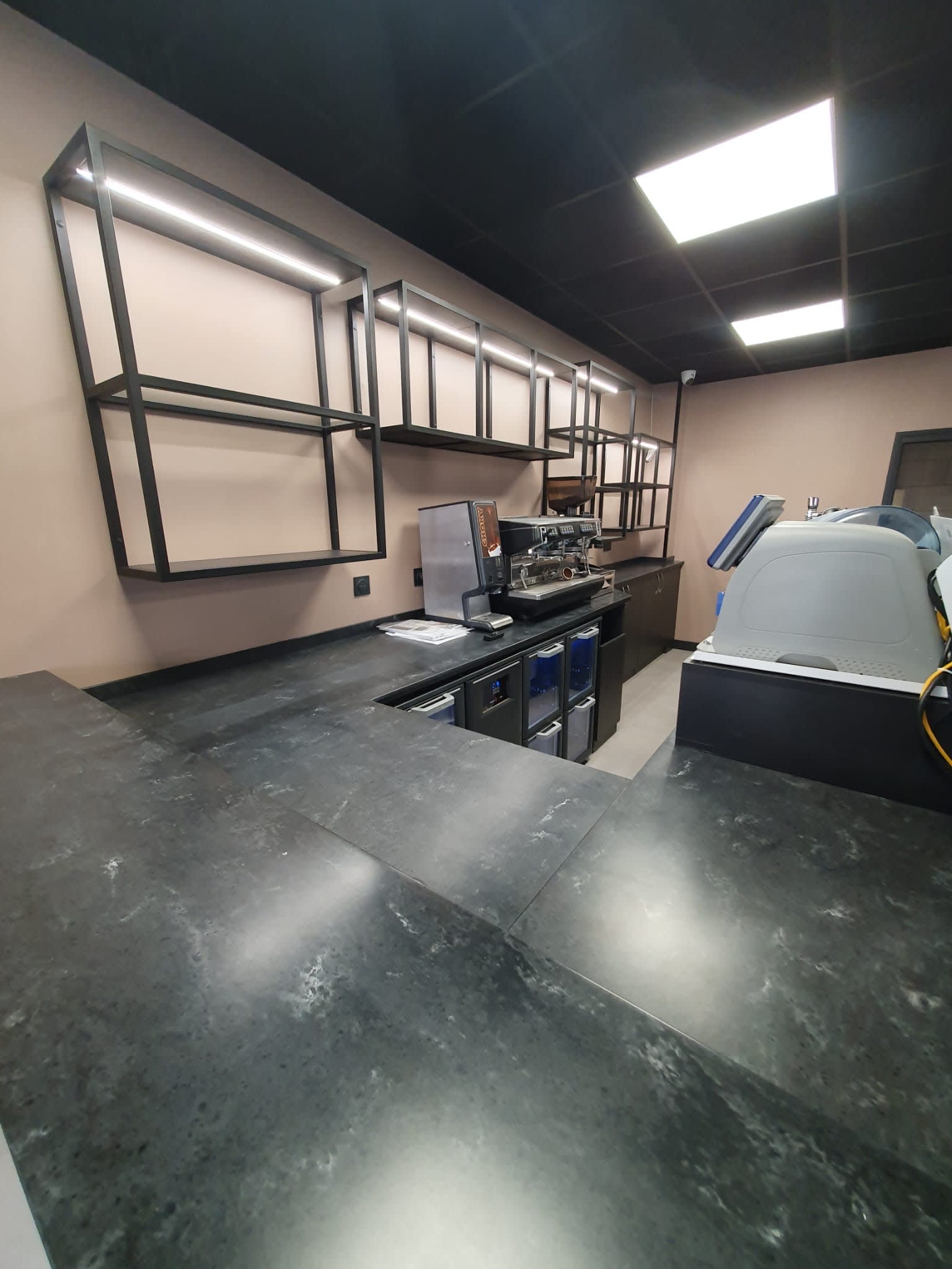 Agencement Bar Tabac Aéroport — Tabac & Presse — Photo 23 —  Auxerre (89)