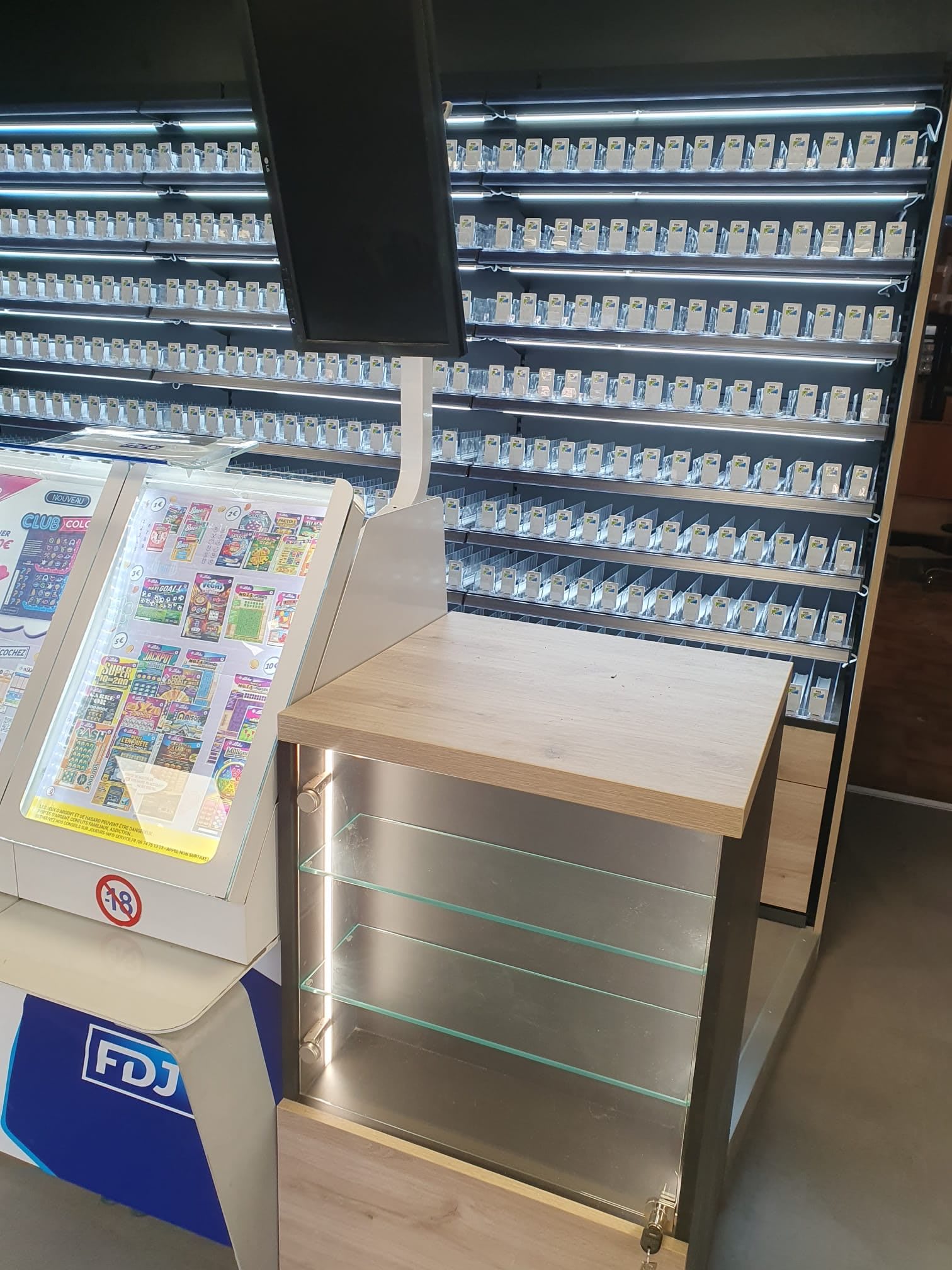 Agencement Bar Tabac Aéroport — Tabac & Presse — Photo 24 —  Auxerre (89)