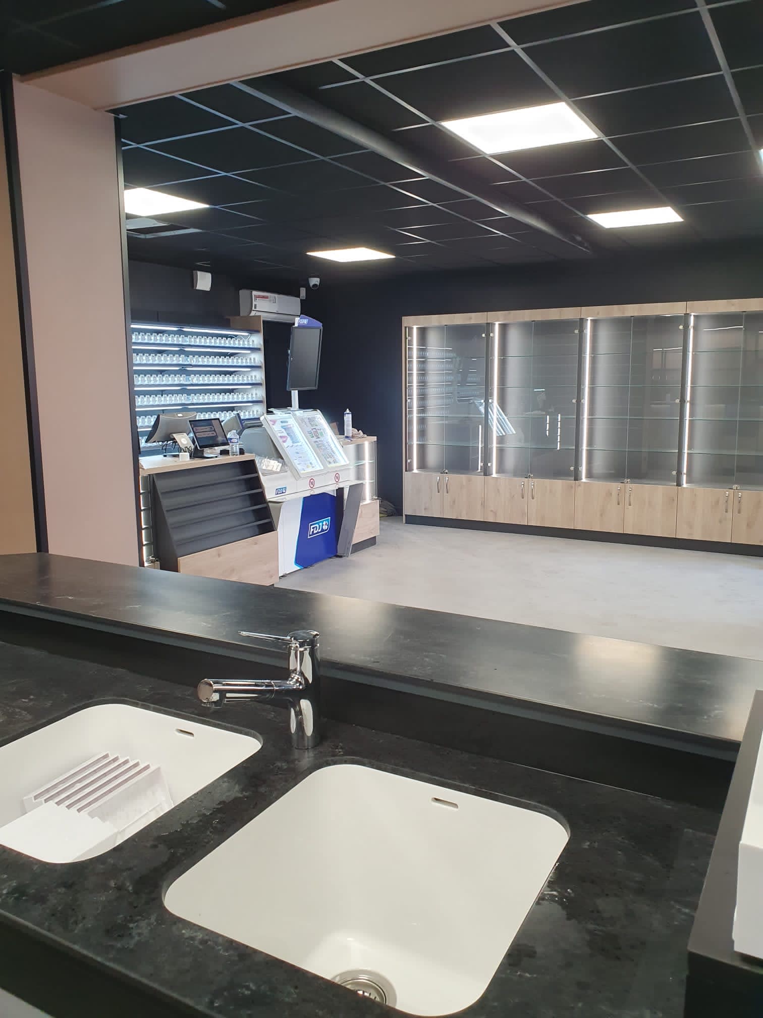 Agencement Bar Tabac Aéroport — Tabac & Presse — Photo 25 —  Auxerre (89)