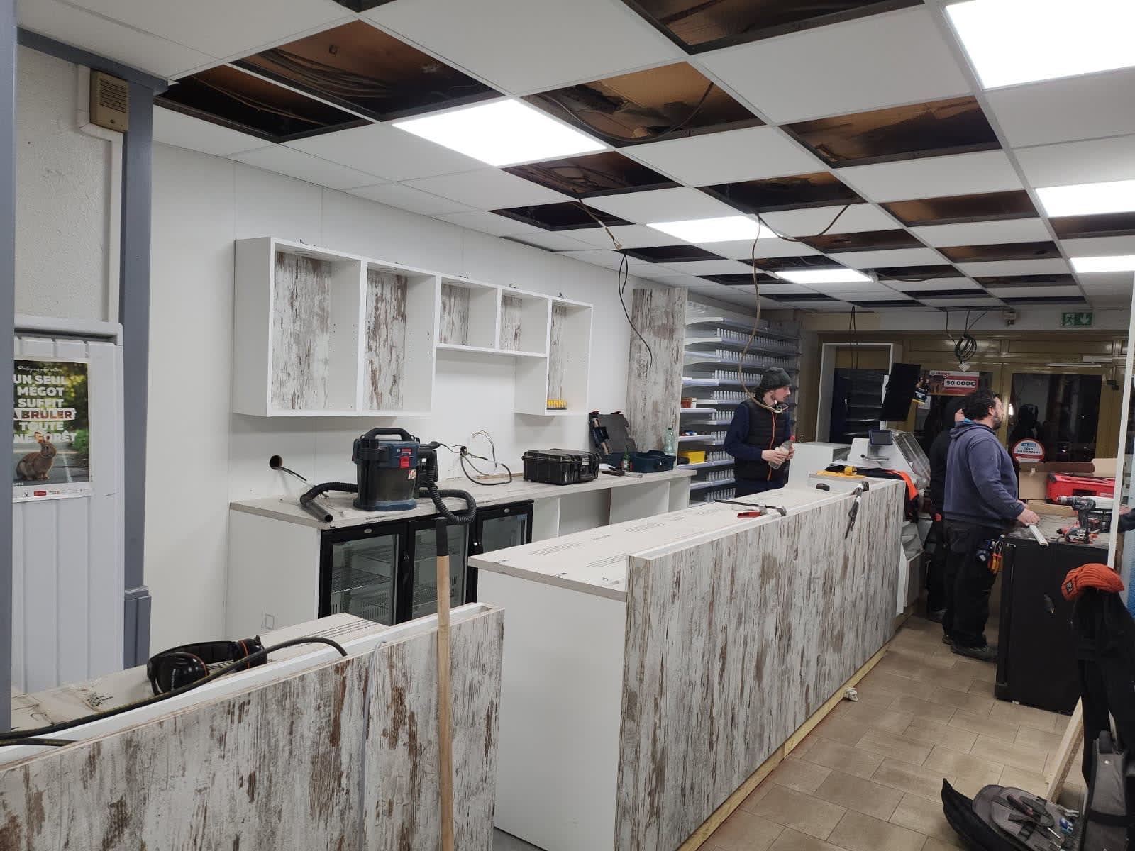 Agencement Bar tabac superette o doberman d'or — Tabac & Presse — Photo 1 — Sommesous (51)