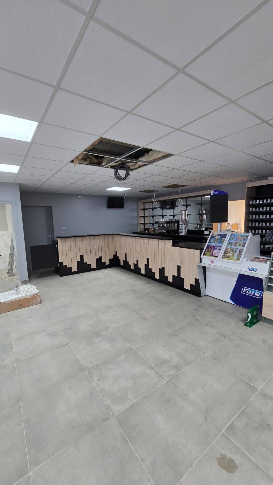 Agencement Bar tabac superette o doberman d'or — Tabac & Presse — Photo 6 — Sommesous (51)