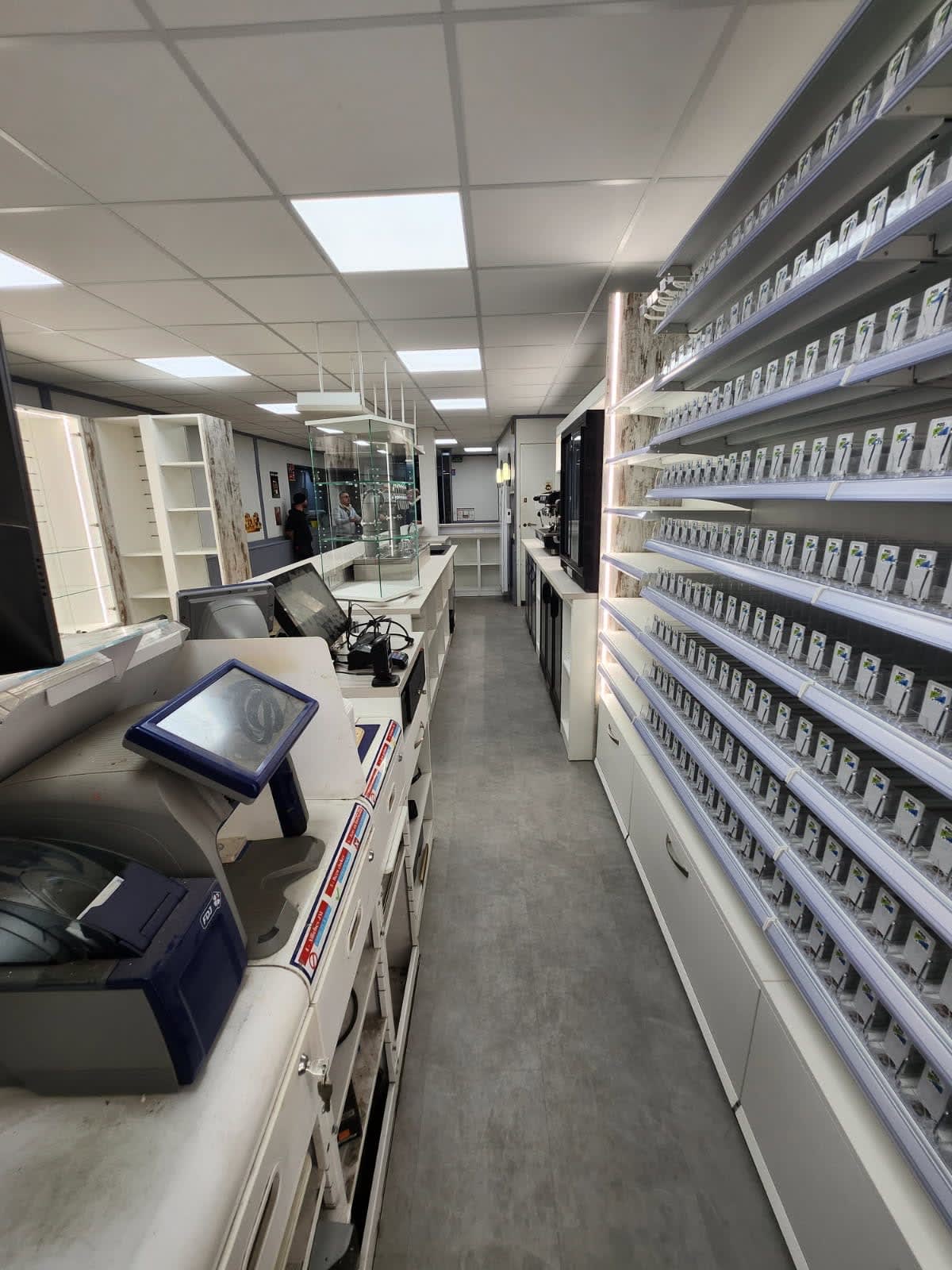 Agencement Bar tabac superette o doberman d'or — Tabac & Presse — Photo 8 — Sommesous (51)