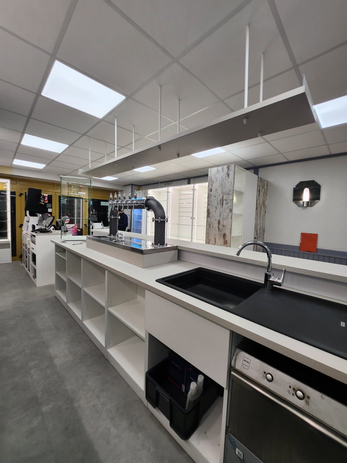 Agencement Bar tabac superette o doberman d'or — Tabac & Presse — Photo 11 — Sommesous (51)