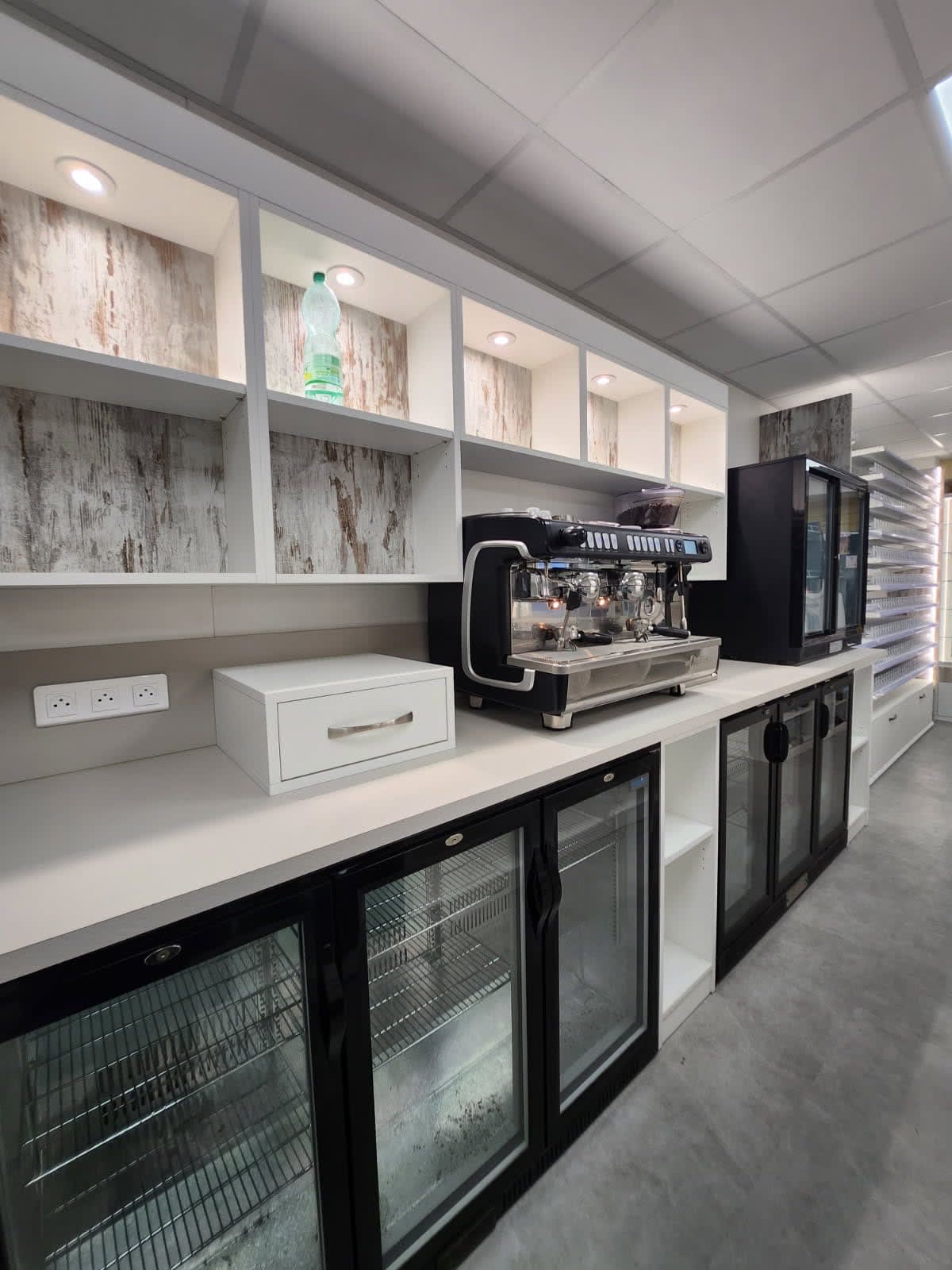 Agencement Bar tabac superette o doberman d'or — Tabac & Presse — Photo 21 — Sommesous (51)