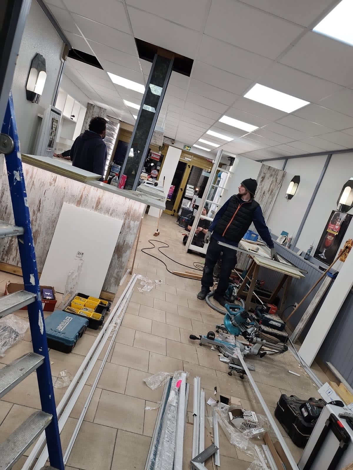 Agencement Bar tabac superette o doberman d'or — Tabac & Presse — Photo 22 — Sommesous (51)