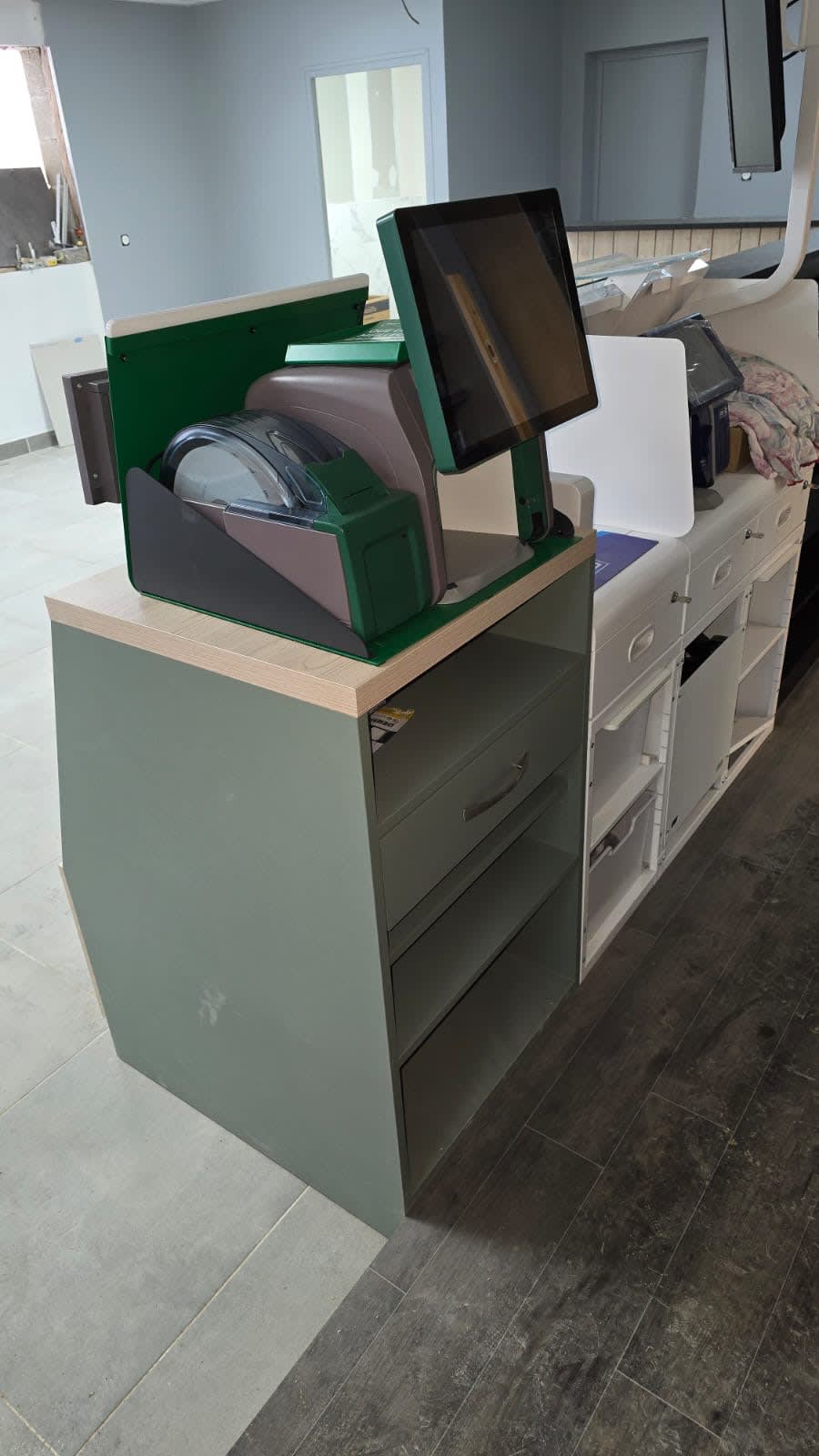 Agencement Bar tabac superette o doberman d'or — Tabac & Presse — Photo 24 — Sommesous (51)