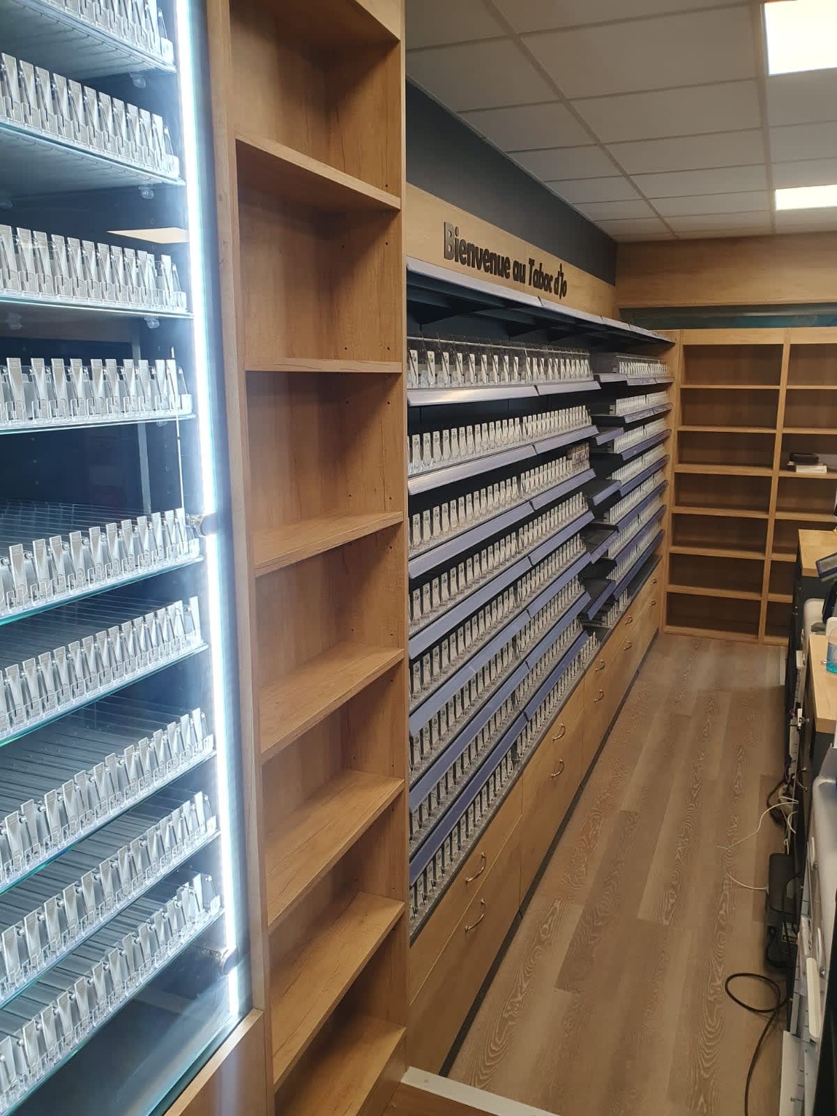 Agencement Tabac D'JO  — Tabac & Presse — Photo 3 — Sens (89)