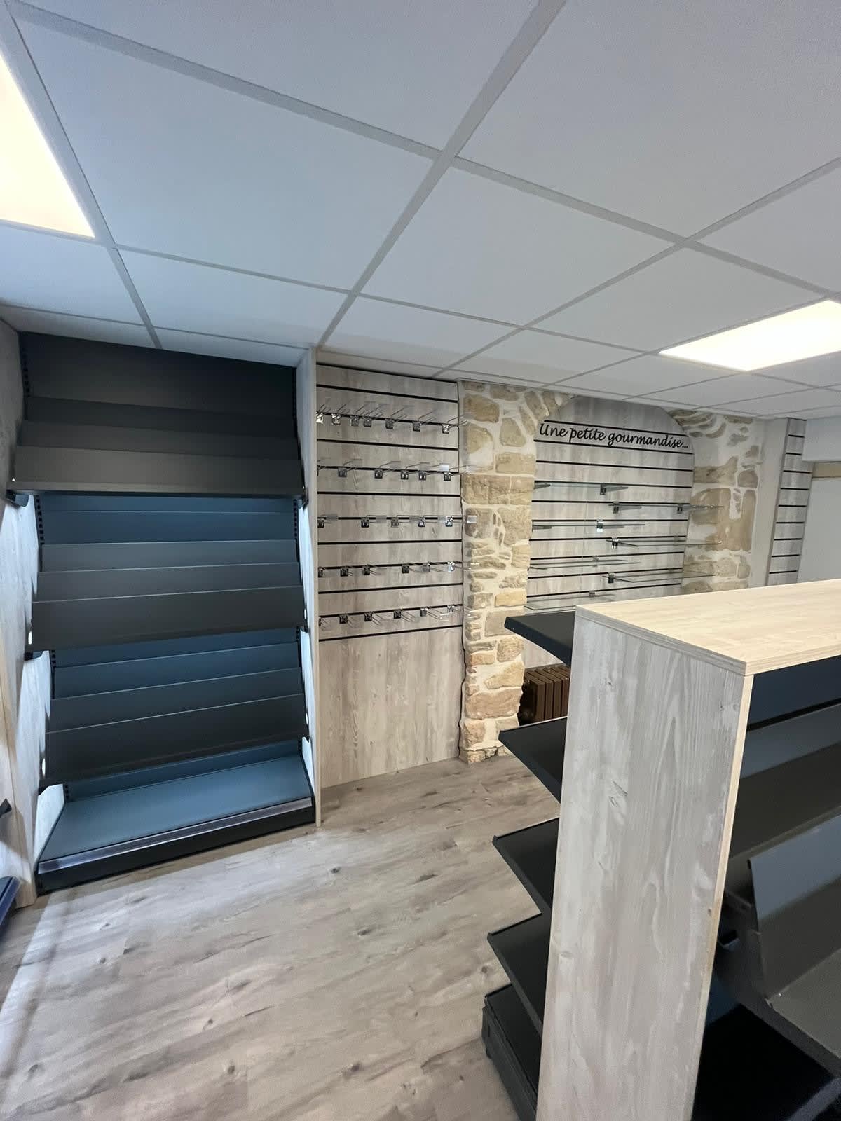 Agencement Bar Tabac Le Khedive — Tabac & Presse sur mesure — Epernay (51)