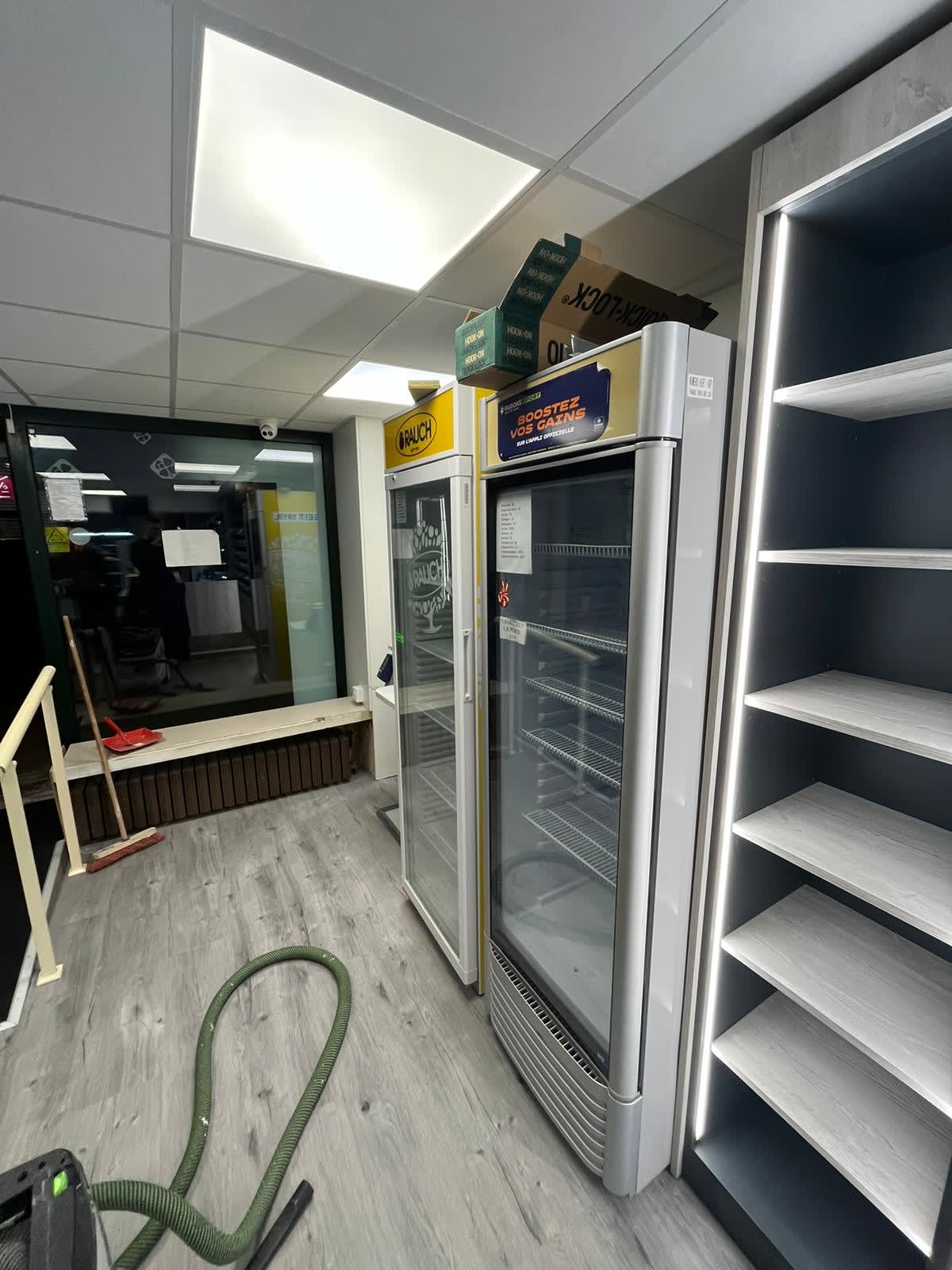 Agencement Bar Tabac Le Khedive — Tabac & Presse — Photo 2 — Epernay (51)