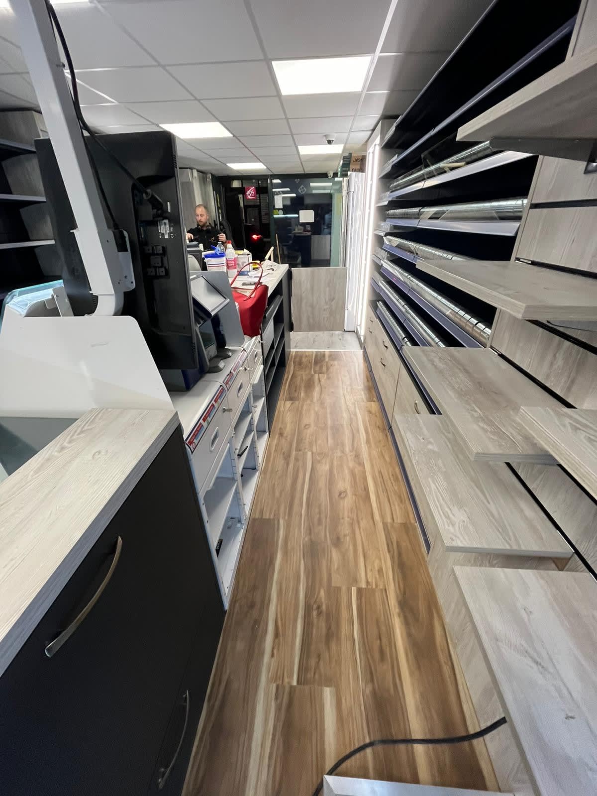 Agencement Bar Tabac Le Khedive — Tabac & Presse — Photo 7 — Epernay (51)