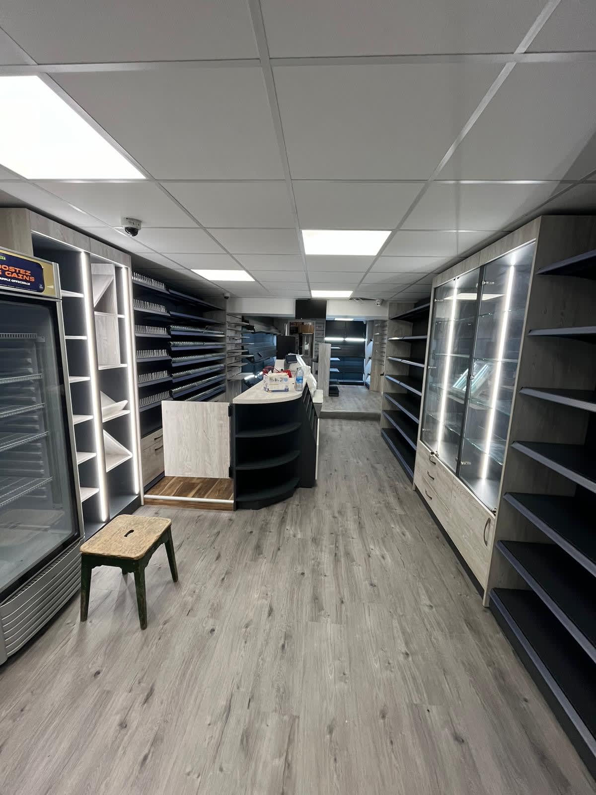 Agencement Bar Tabac Le Khedive — Tabac & Presse — Photo 8 — Epernay (51)