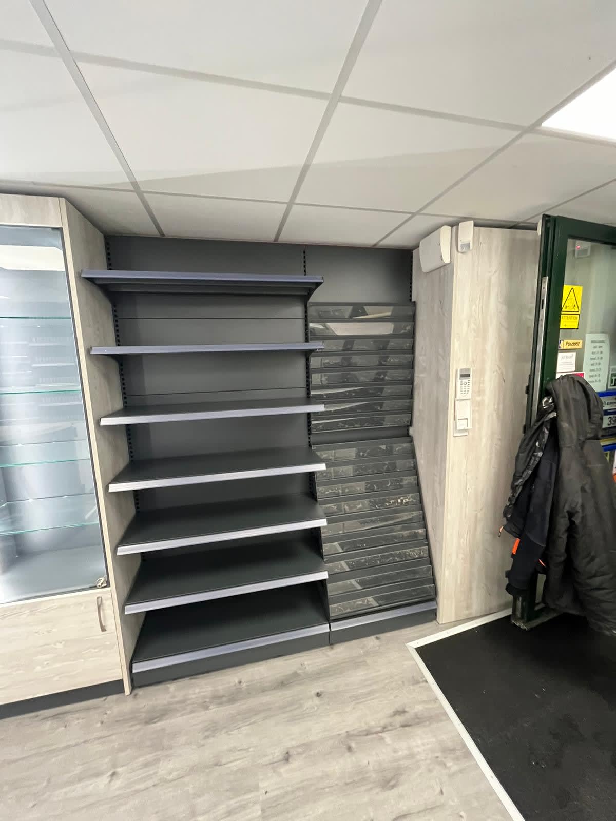 Agencement Bar Tabac Le Khedive — Tabac & Presse — Photo 12 — Epernay (51)