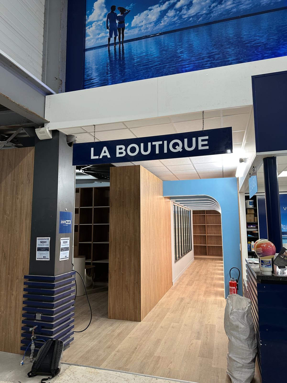 Agencement Eau Divine Piscines — Espaces Corporate sur mesure — Saint Julien les Villas (10)