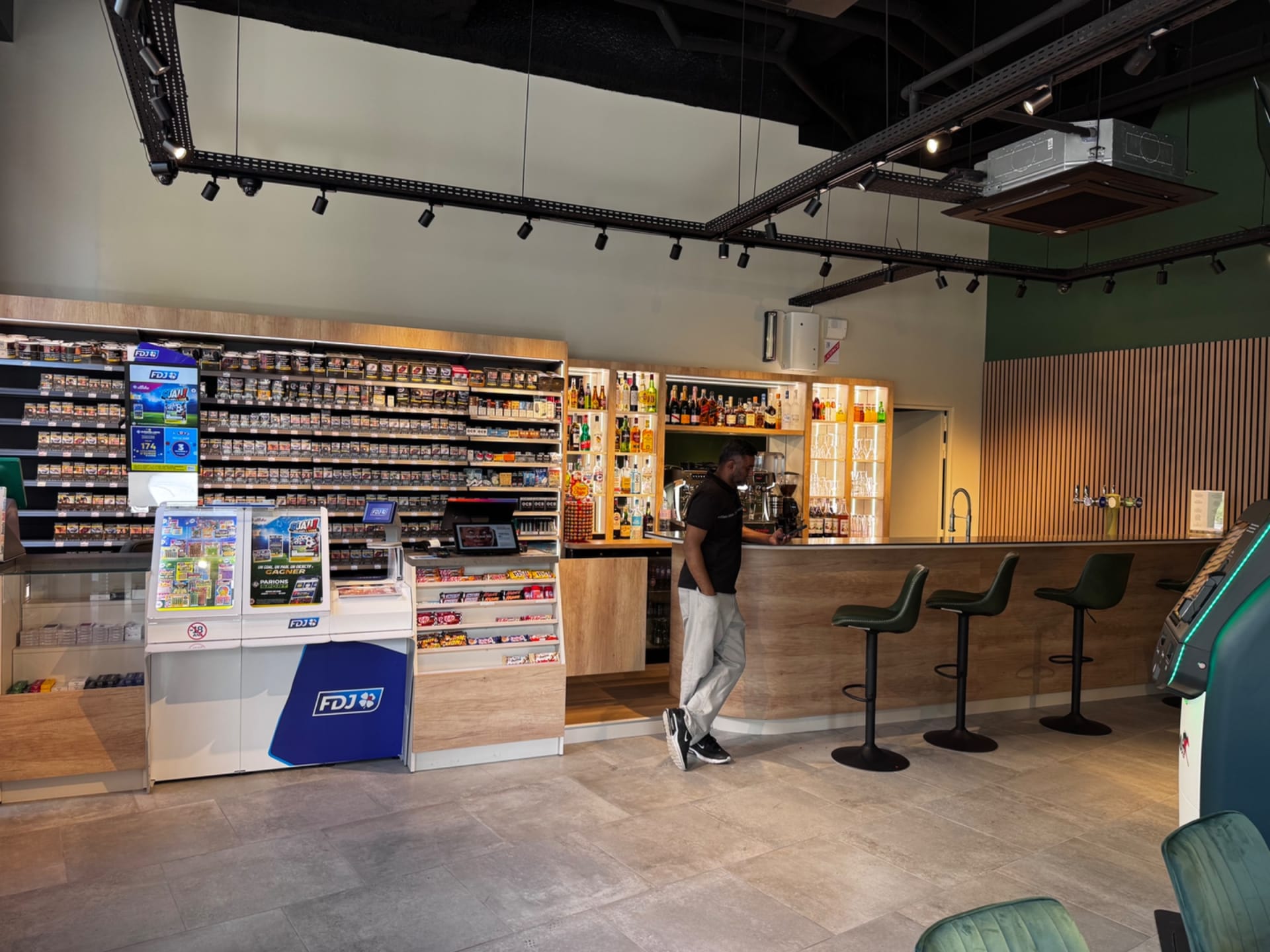 Agencement O' MATHURINS — Tabac & Presse — Photo 13 — BAGNEUX