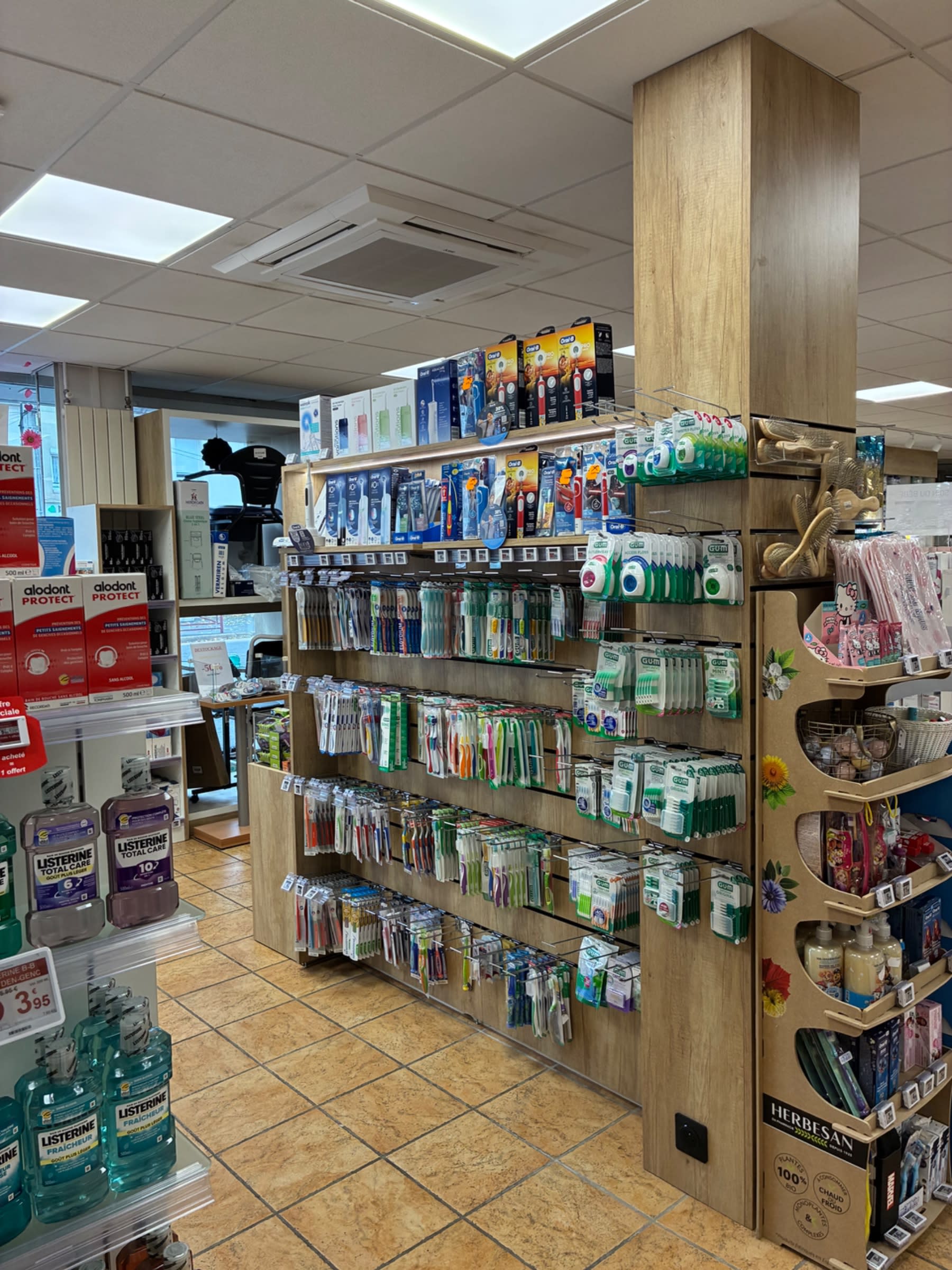 Agencement PHRMACIE VICTOR HUGO — Pharmacie — Photo 3 — GRETZ ARMAINVILLIERS