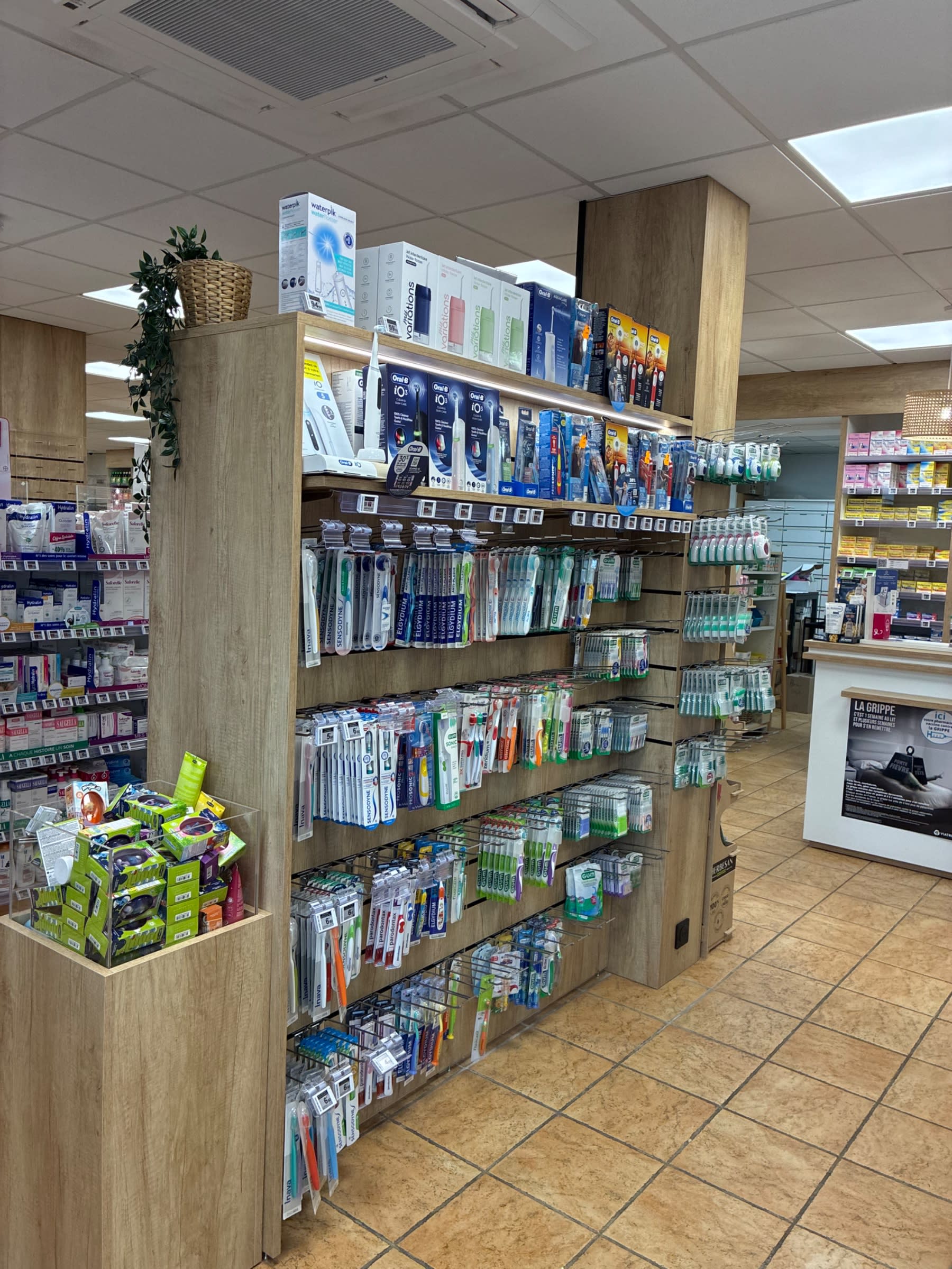 Agencement PHRMACIE VICTOR HUGO — Pharmacie — Photo 7 — GRETZ ARMAINVILLIERS