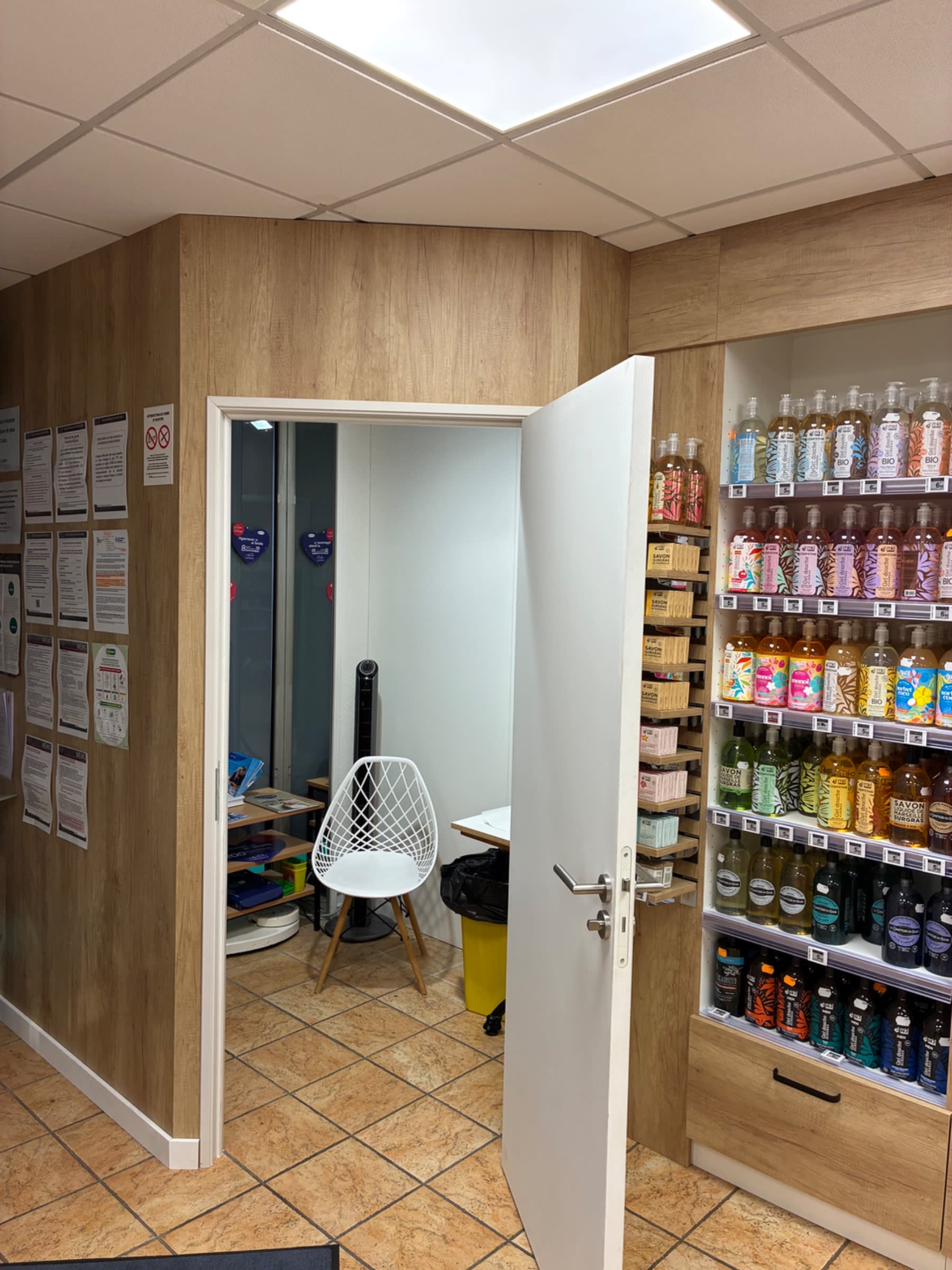 Agencement PHRMACIE VICTOR HUGO — Pharmacie — Photo 14 — GRETZ ARMAINVILLIERS