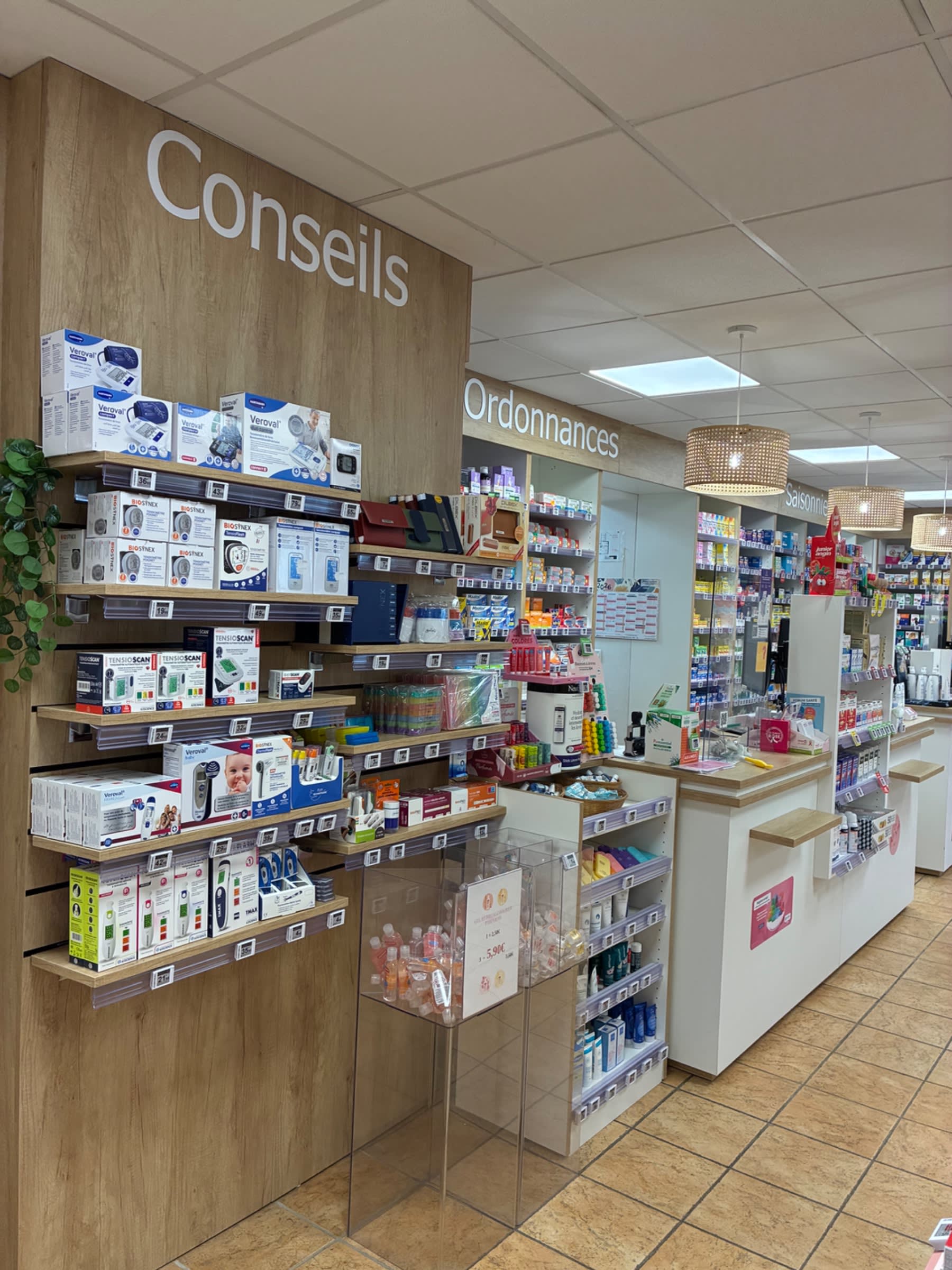 Agencement PHRMACIE VICTOR HUGO — Pharmacie — Photo 16 — GRETZ ARMAINVILLIERS
