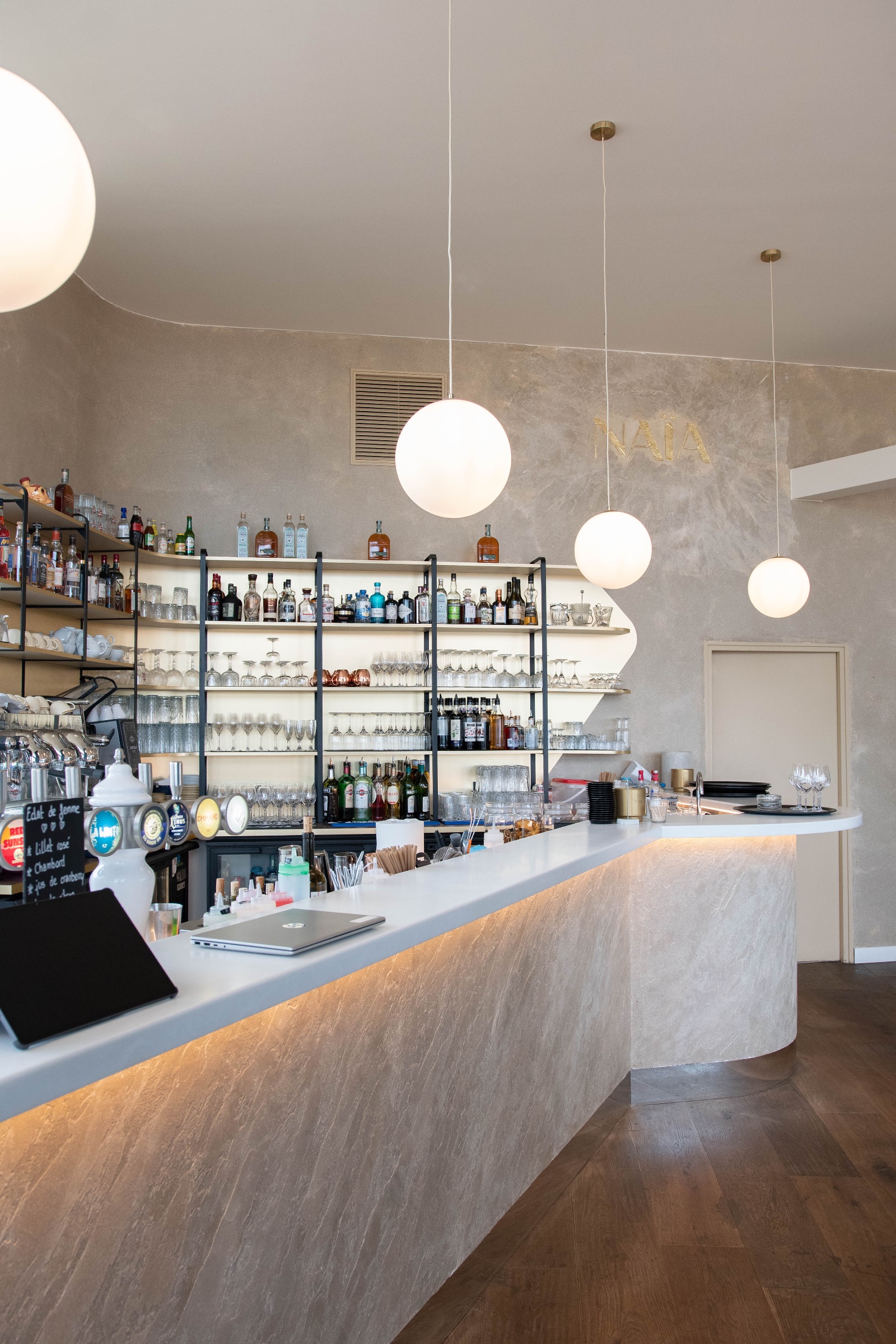 Agencement NAIA — Bar & Restaurant sur mesure — Saint Nazaire (44)