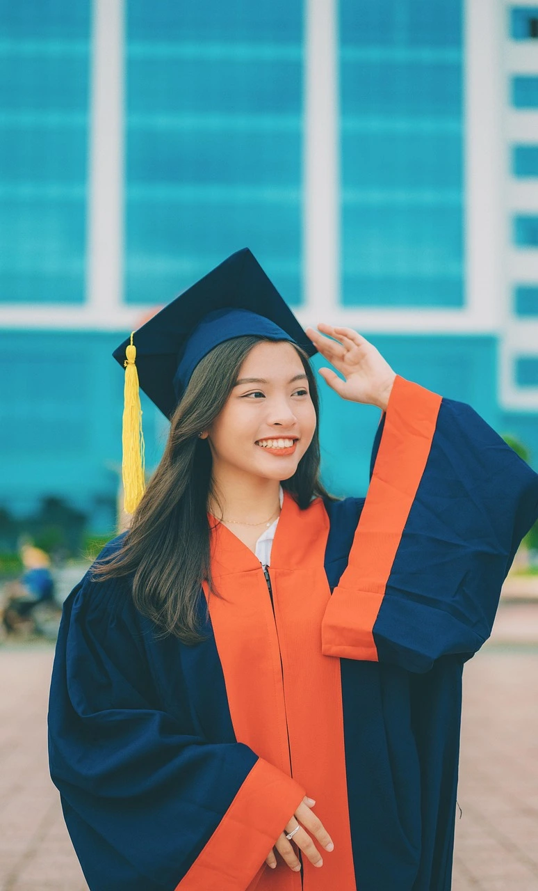 Student-graduate-image