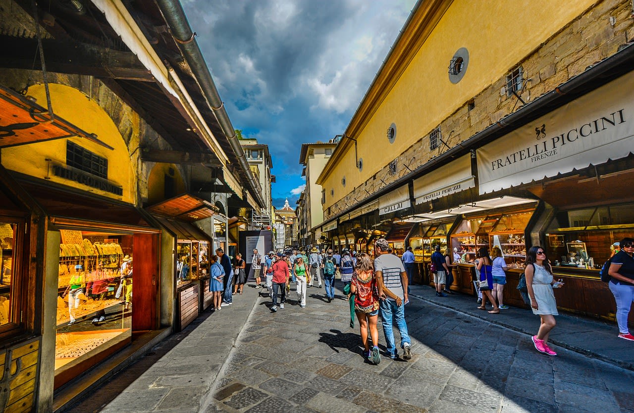 Shopping street. Флоренция улица бутиков. Флоренция магазины. Торговая улица во Флоренции. Ponte Vecchio магазины.