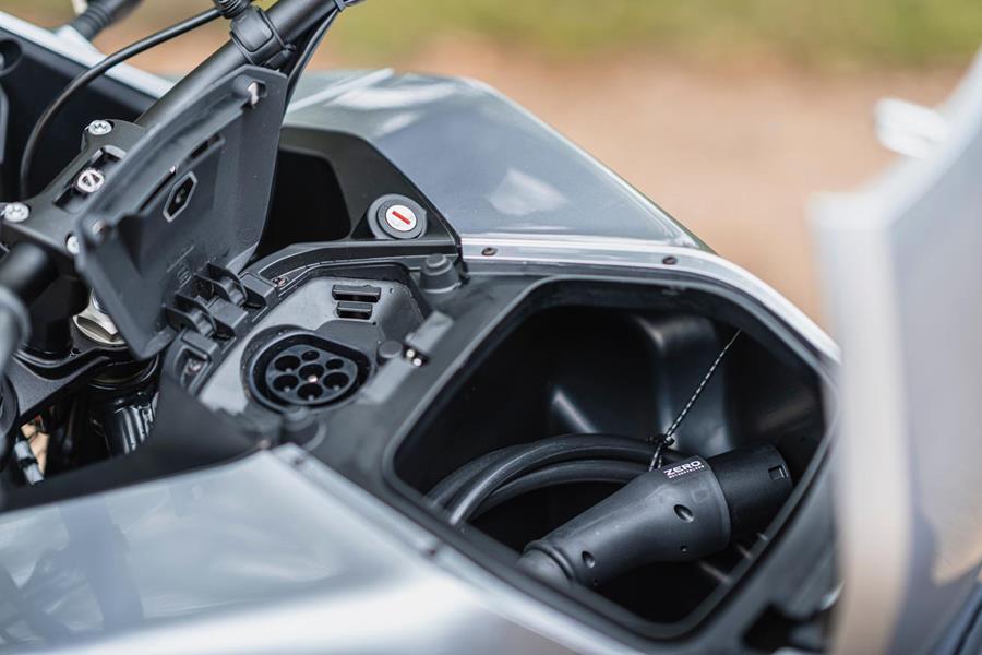 {'Optional Rapid Charger for Faster Recharging'}