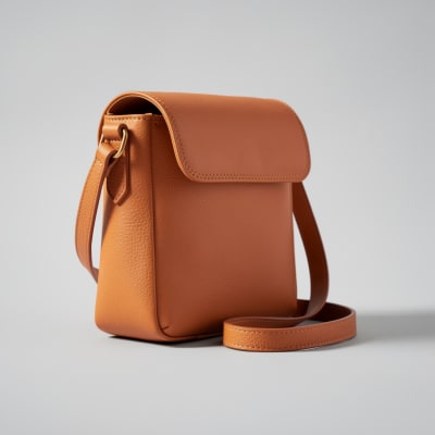 Bolso de Cuero Marrón con Solapa