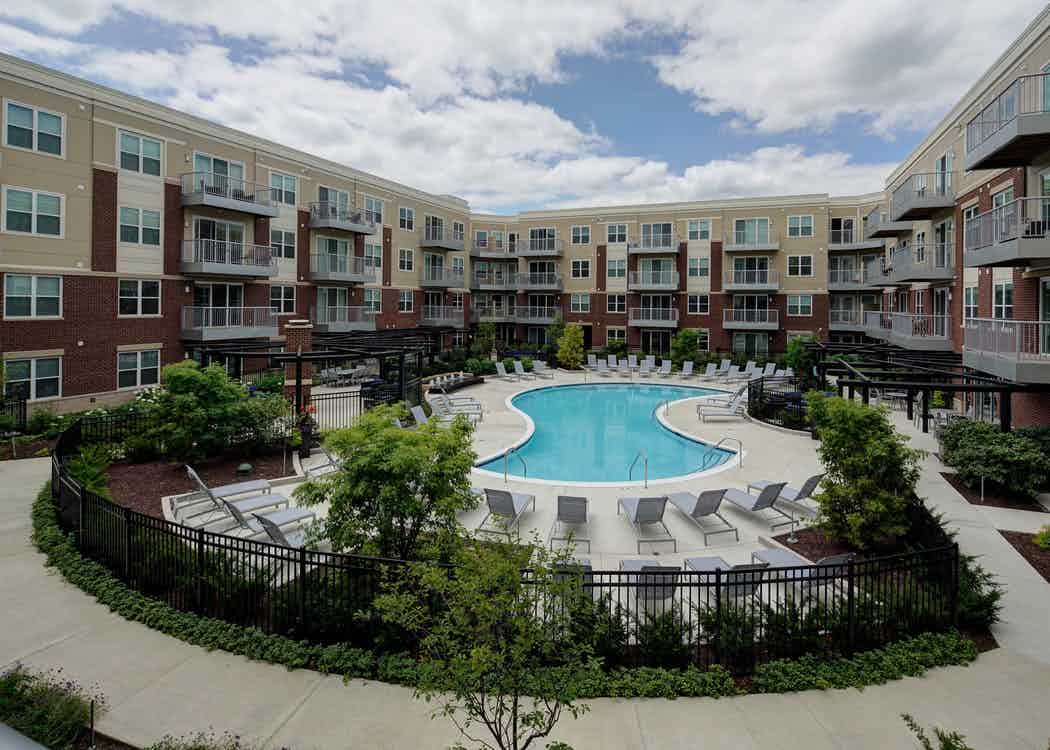 90c7fb228729644d8bb471f468ca74f238516c3e_deerfield_amenity_pool