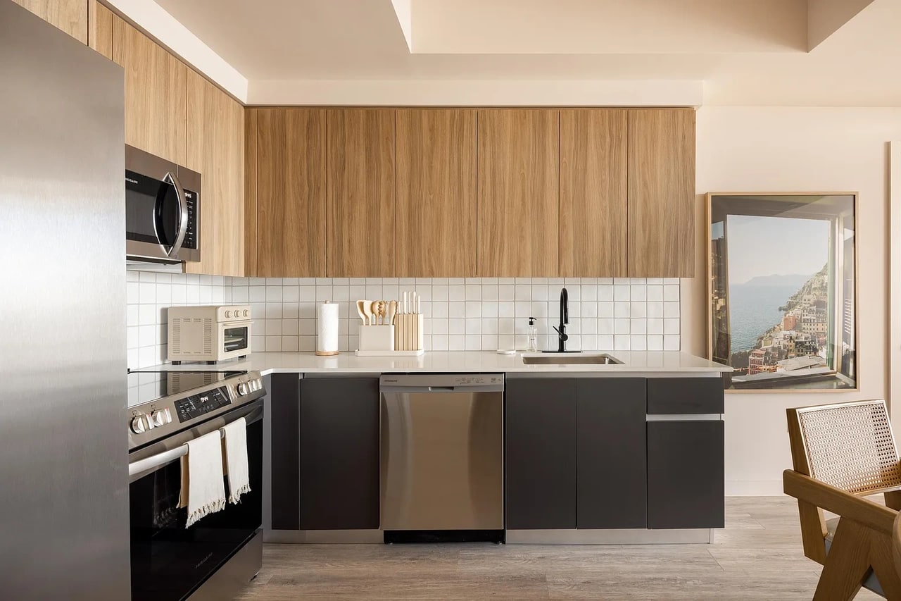 Why People Choose Furnished Apartments Over Airbnb When Moving to Chicago