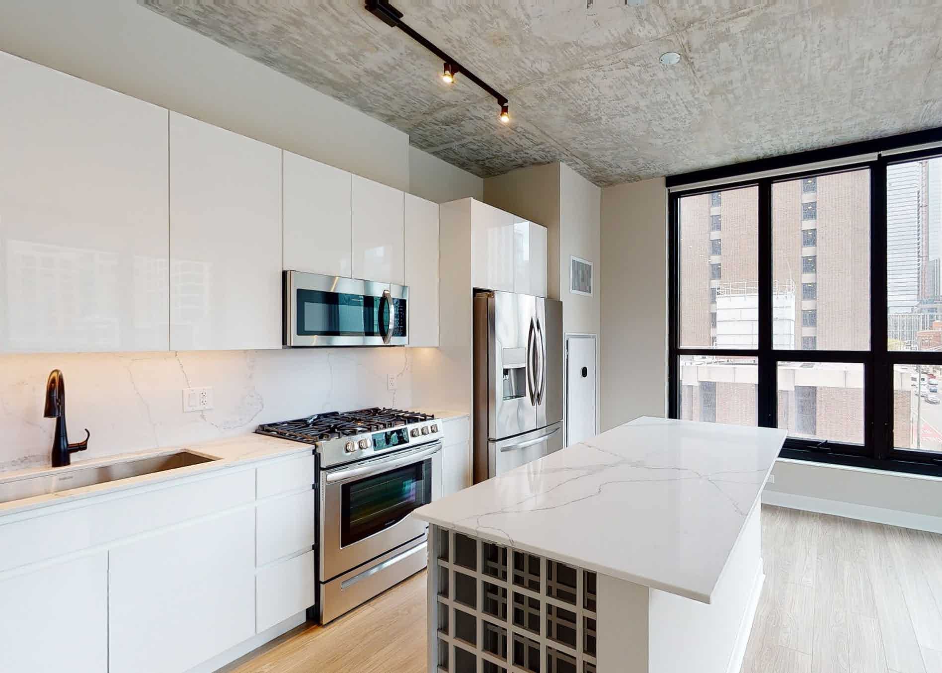 Amli 808 - River North Luxury Apartments