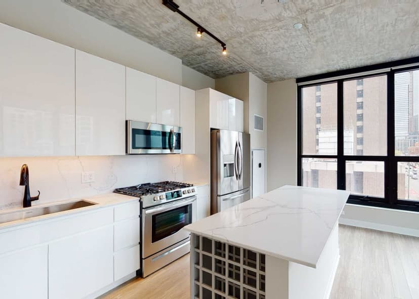 Amli 808 - River North Luxury Apartments