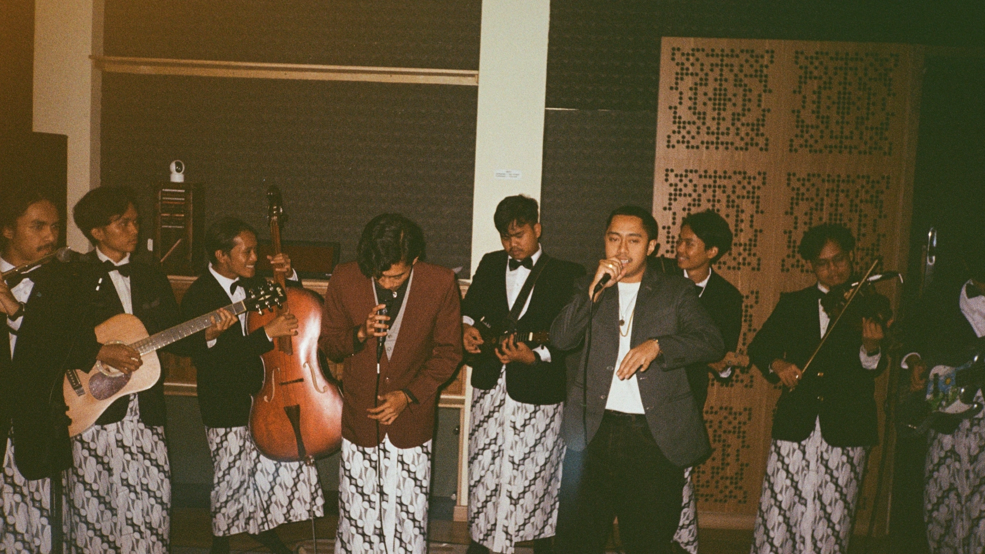 Laze x Toean Gembira Hadirkan Kolaborasi Unik: Hip-Hop Bertemu Keroncong!