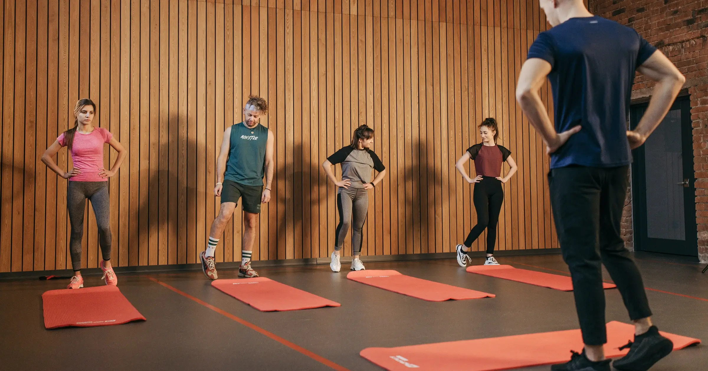 4 people attending a mixed gender gym class