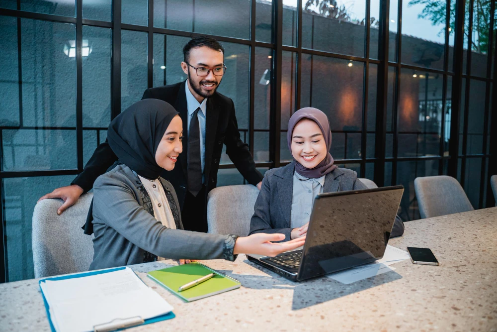 Syariah Bisnis: Definisi, Aturan, Dasar-dasar, dan Contoh
