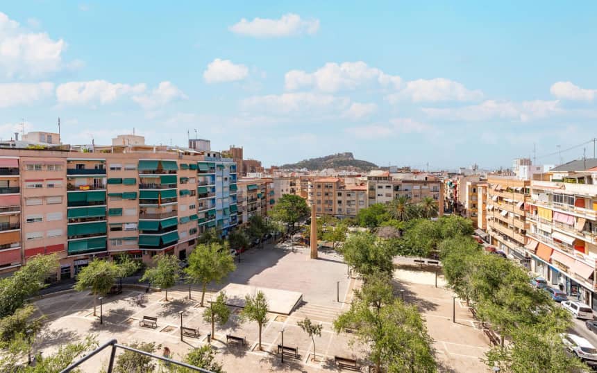 Piso en venta en Plaza del Sol
