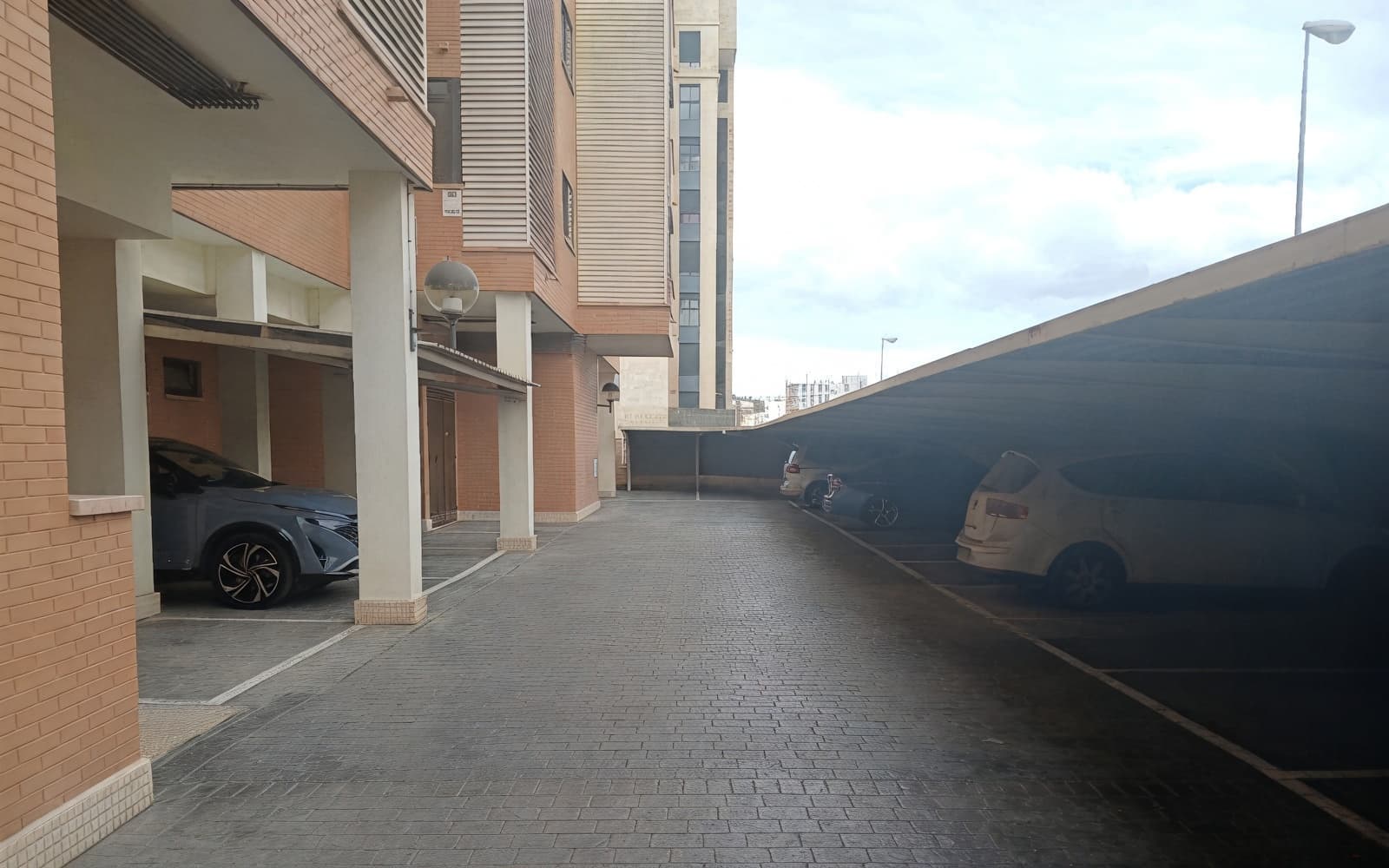 Garaje en venta en Avenida Condomina miniatura 2