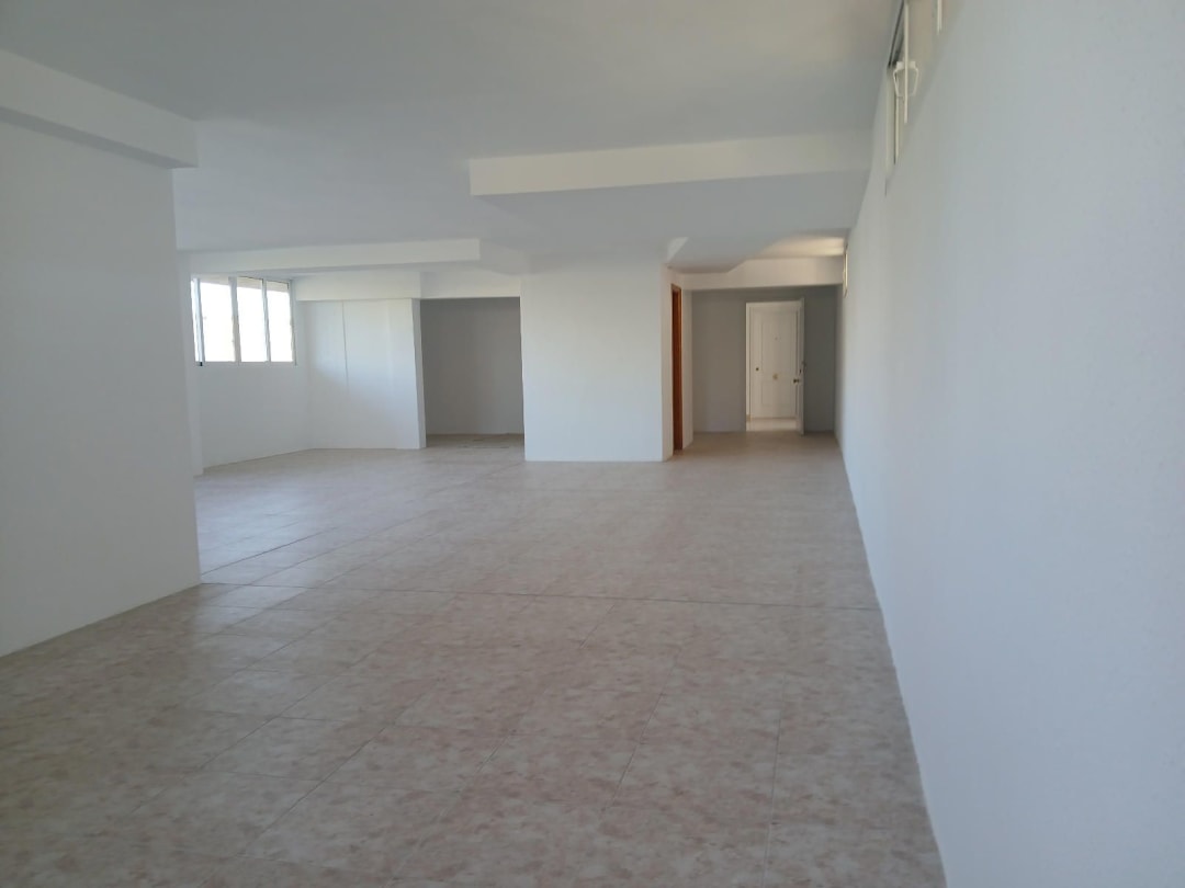 Se Alquilan Locales Entreplanta en Zona Avd Jaime I con Garaje