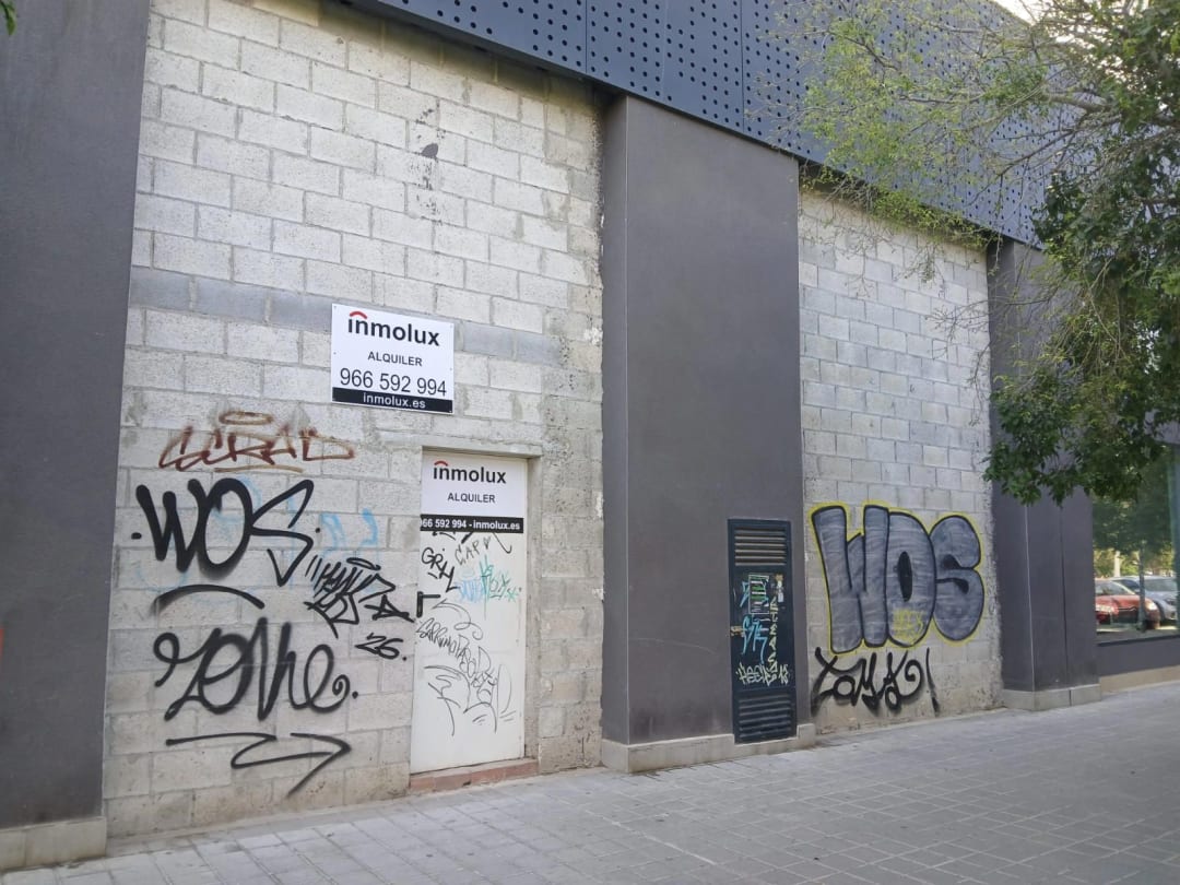 Amplio local comercial en alquiler en Historiador Vicente Ramos