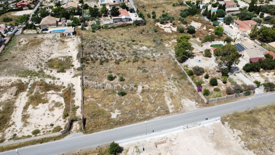 1,261 m² urban lot with an additional 3,576 m² in Valle del Sol