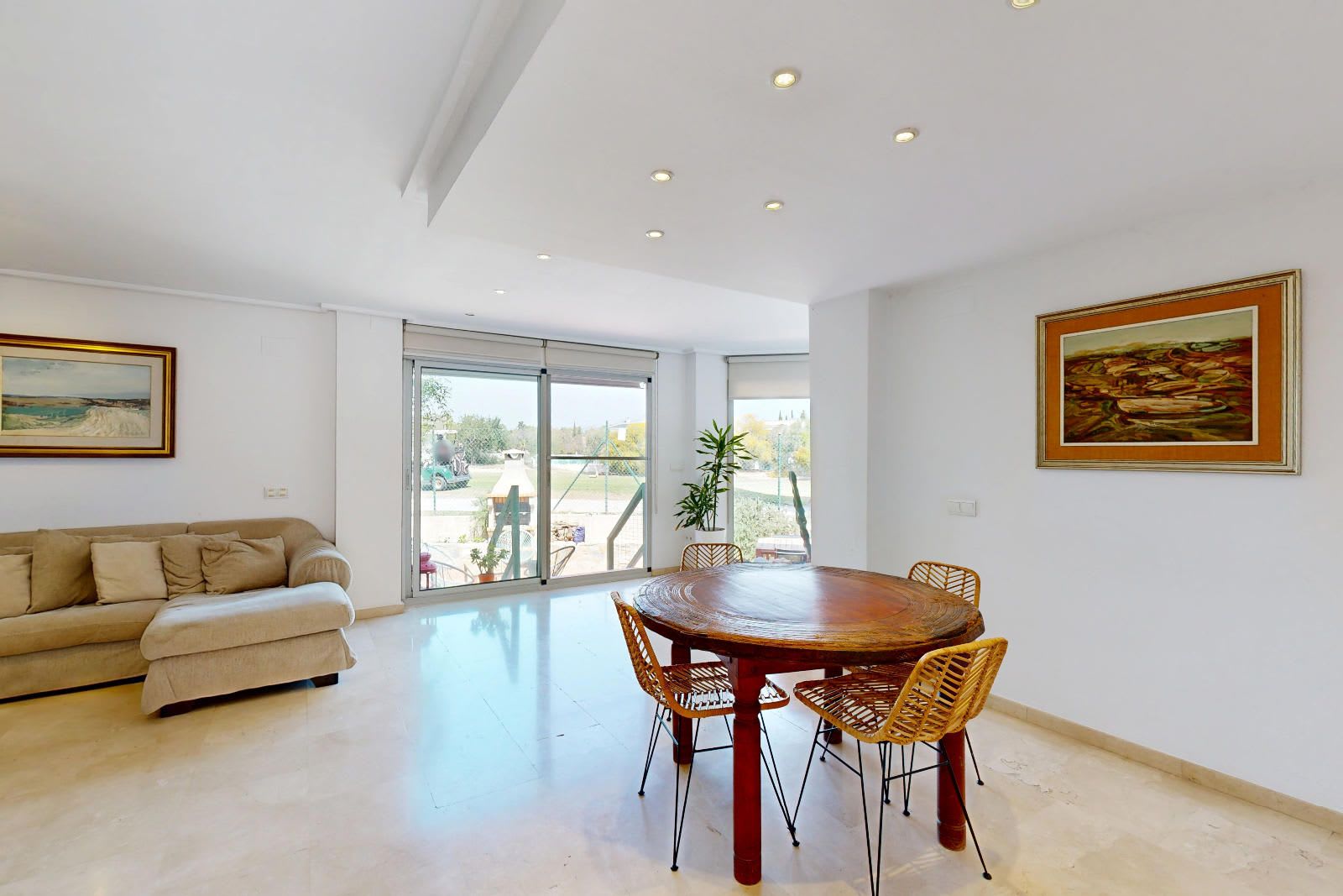 Spacious townhouse with golf views
