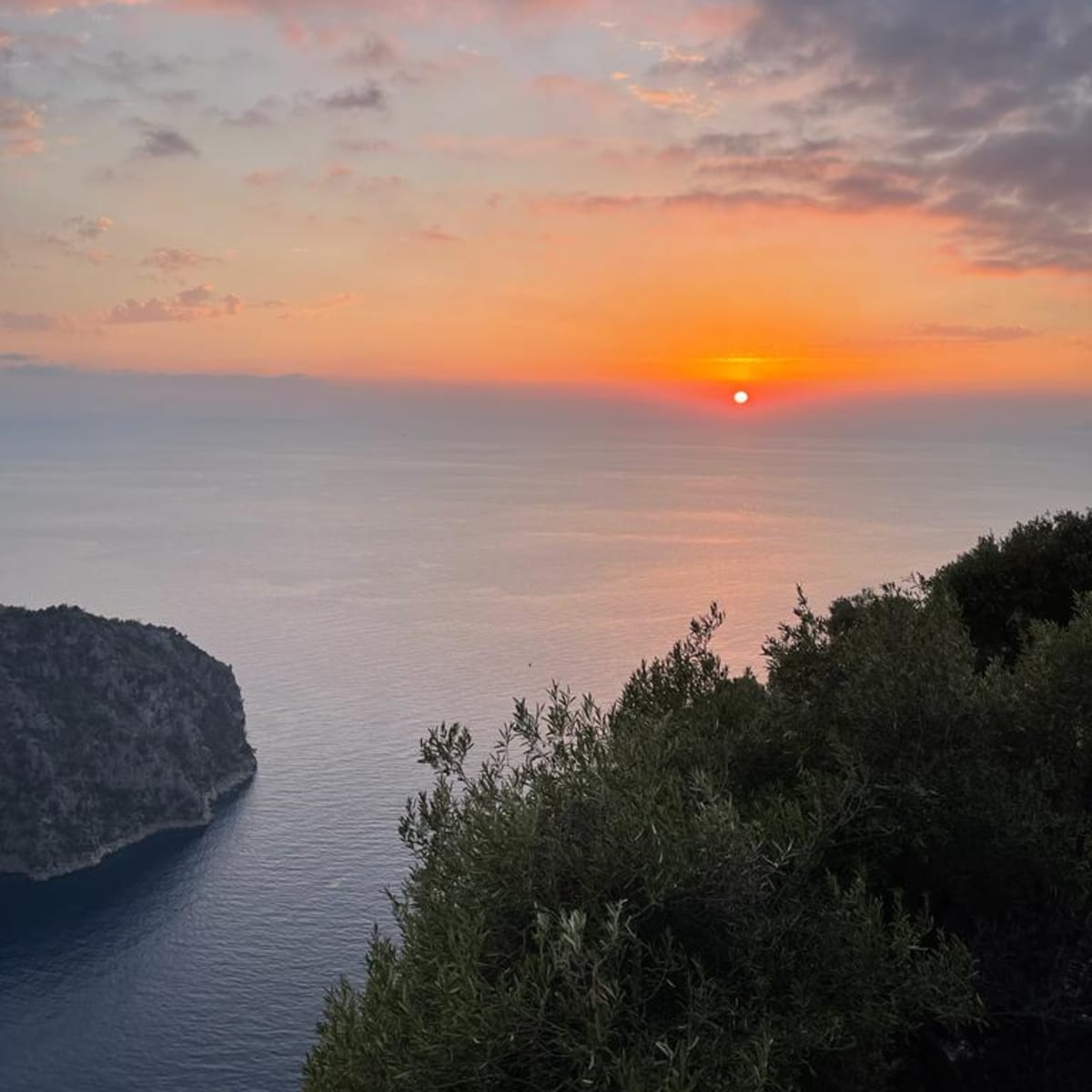 Scenic coastal trek in Turkey with dramatic cliffs.