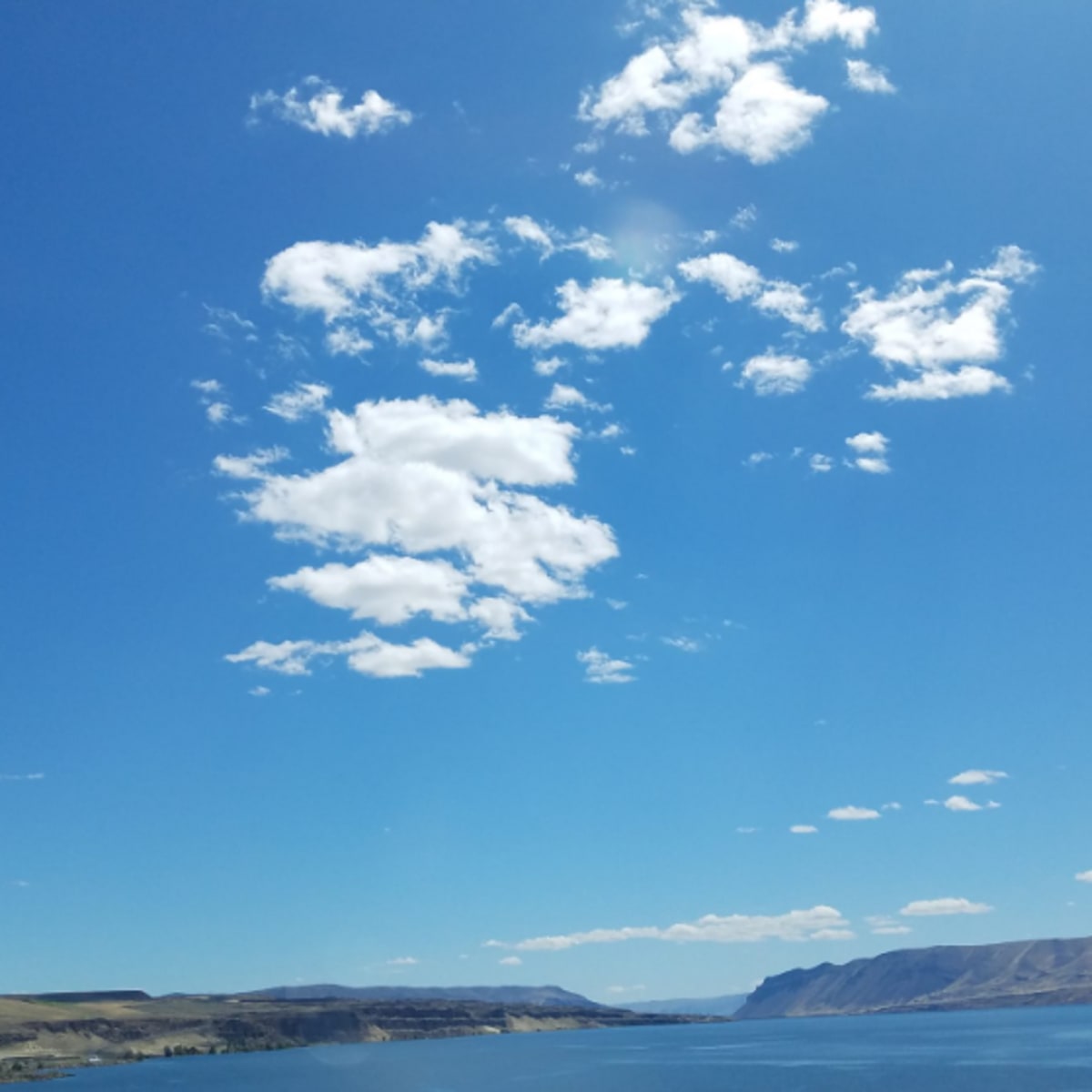 The scenic drive to the Gorge Amphitheater