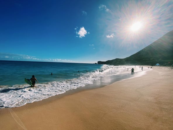 Breathtaking Oahu coast with sparkling ocean.